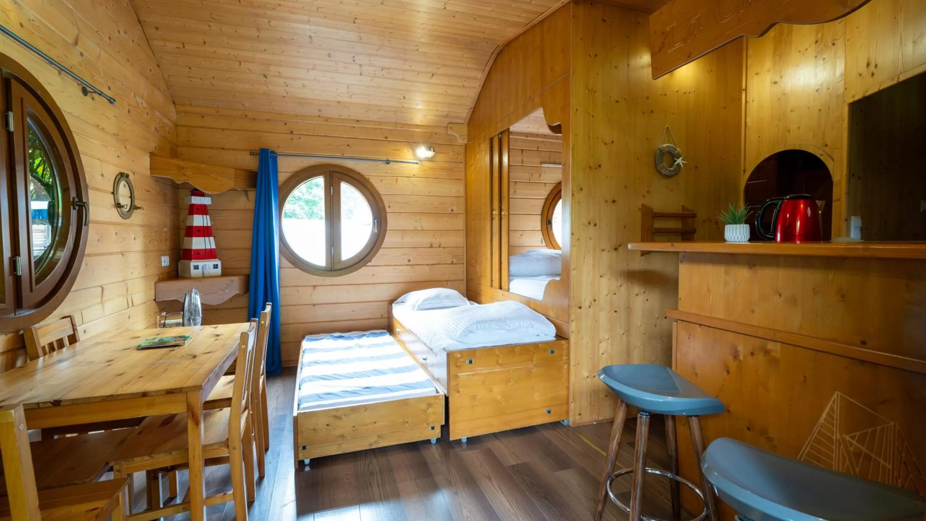 Photo of the whole room, Bed in Le Village de la Champagne - Slowmoov