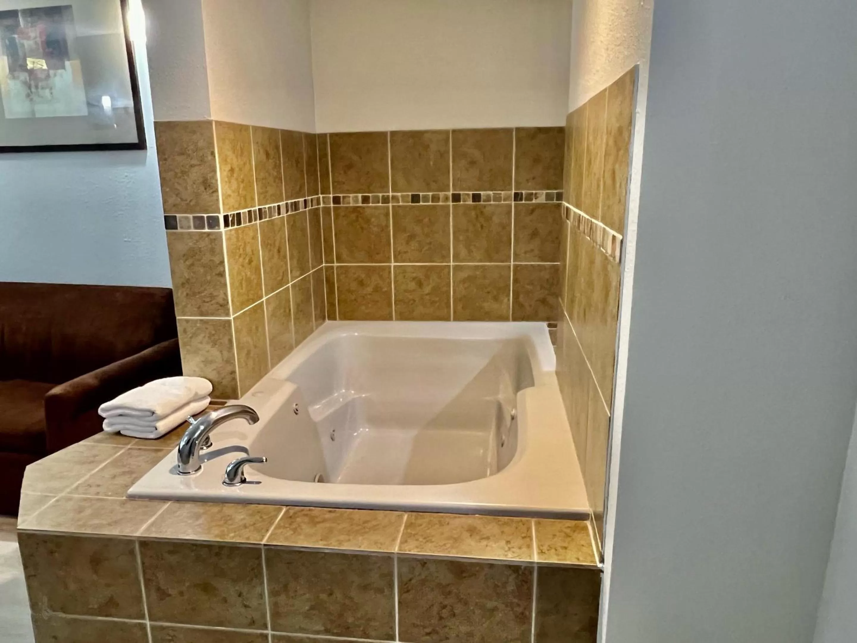 Spa and wellness centre/facilities in HomeTowne Studios & Suites by Red Roof Washington