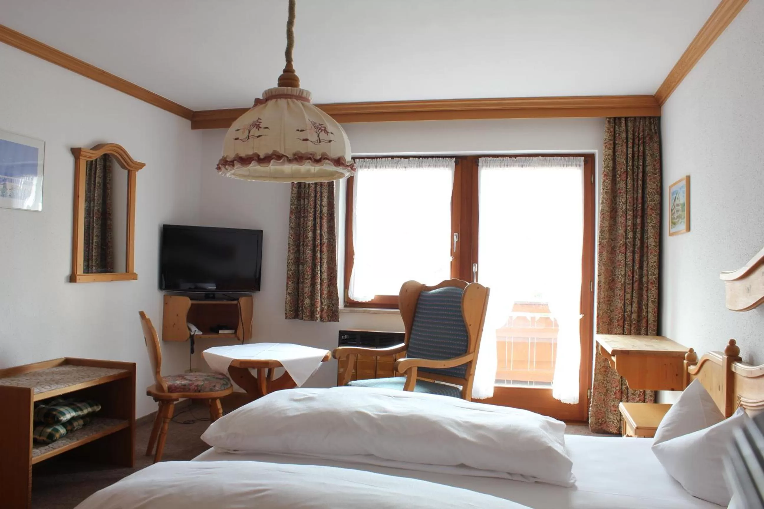 Photo of the whole room in Adler Post