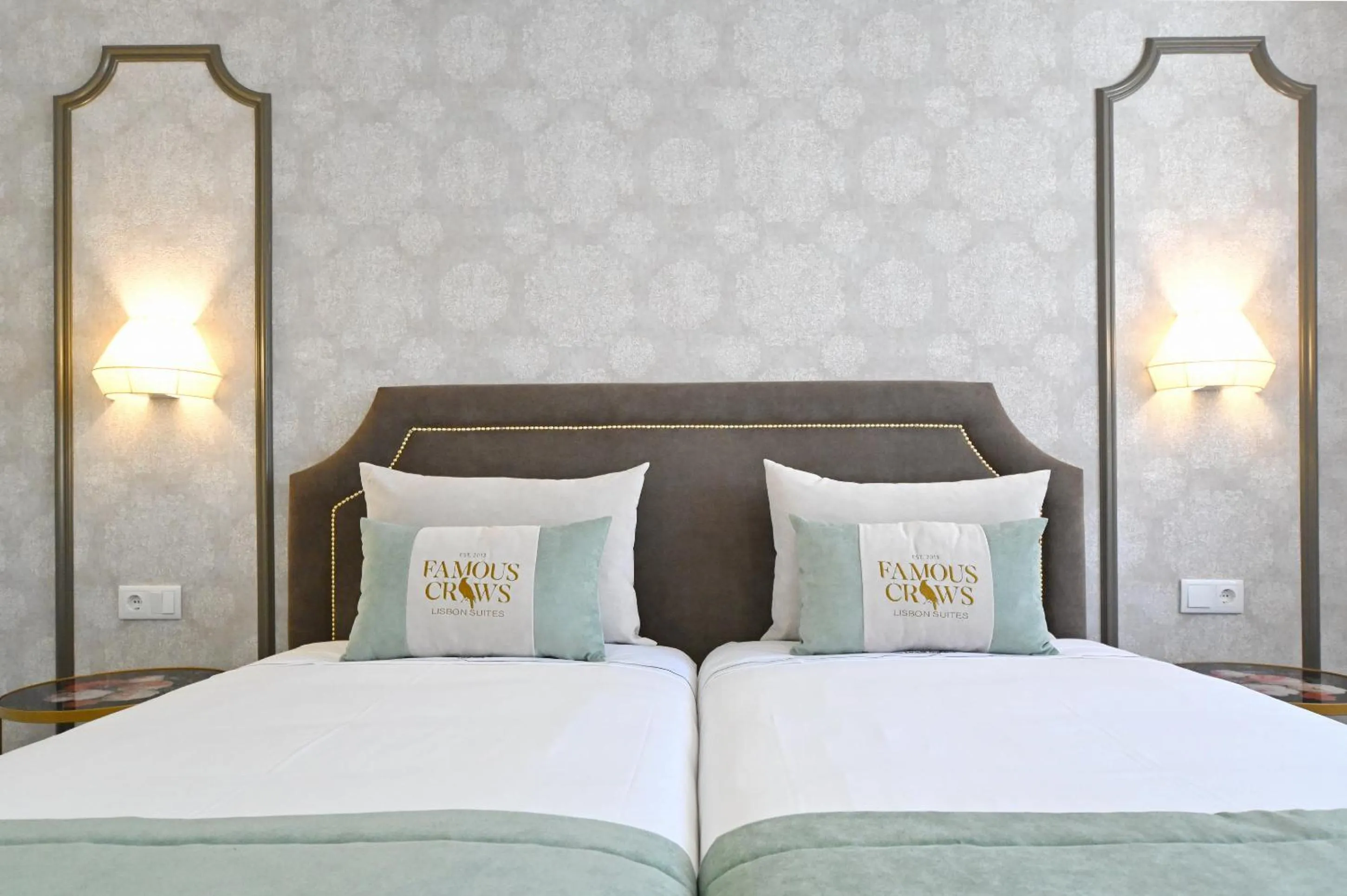 Bed in Famous Crows Lisbon Suites