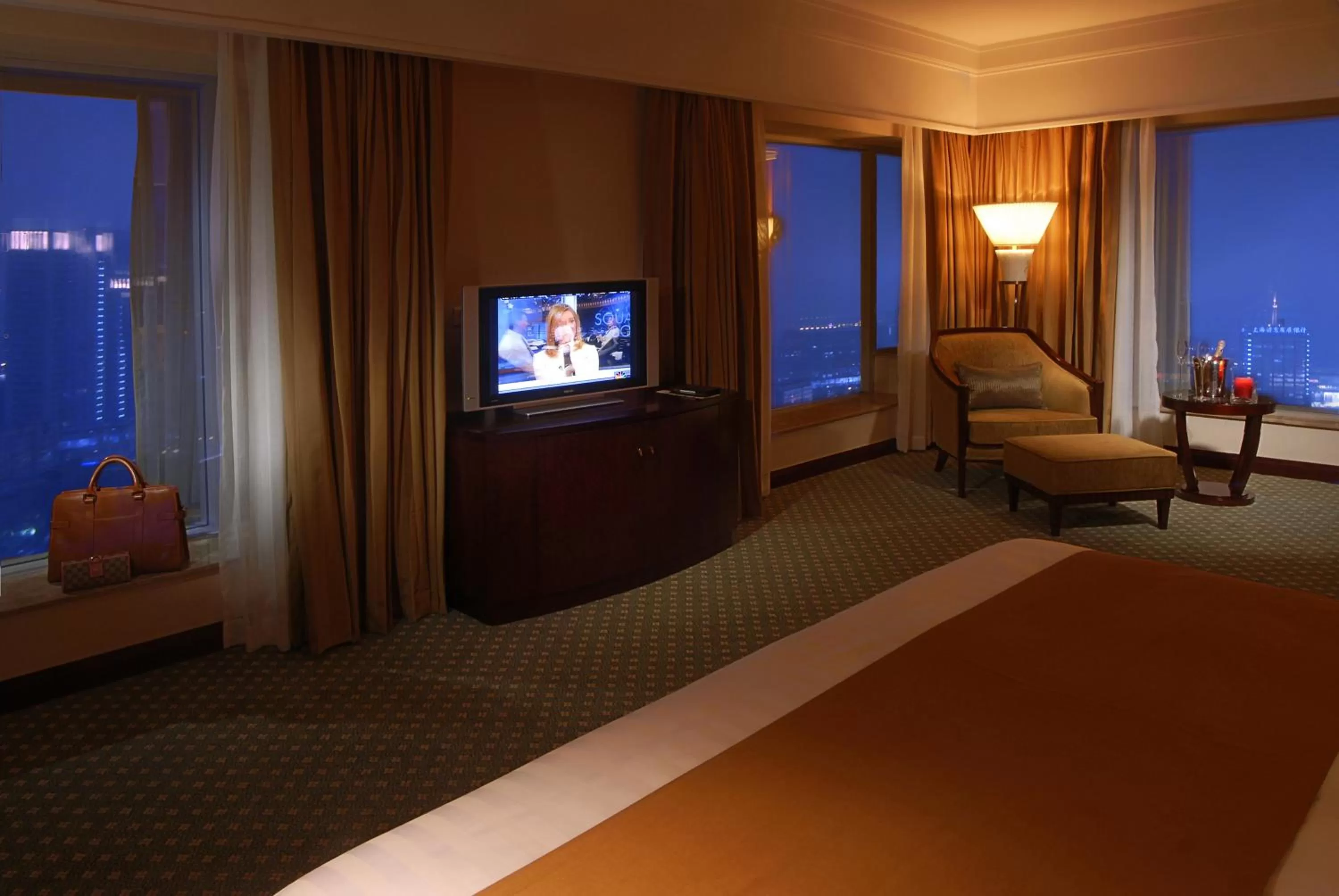 Photo of the whole room, Bed in Sheraton Ningbo Hotel