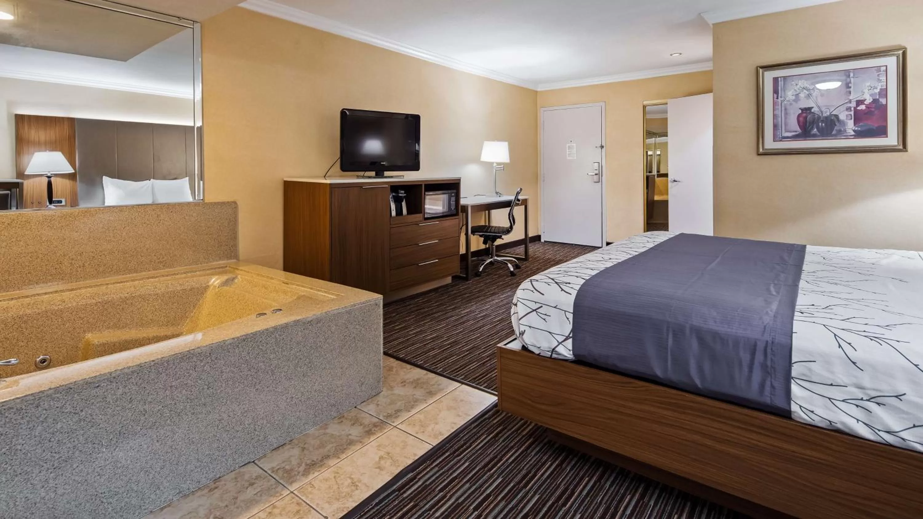 Photo of the whole room, Bed in Best Western Airpark Hotel - Los Angeles LAX Airport