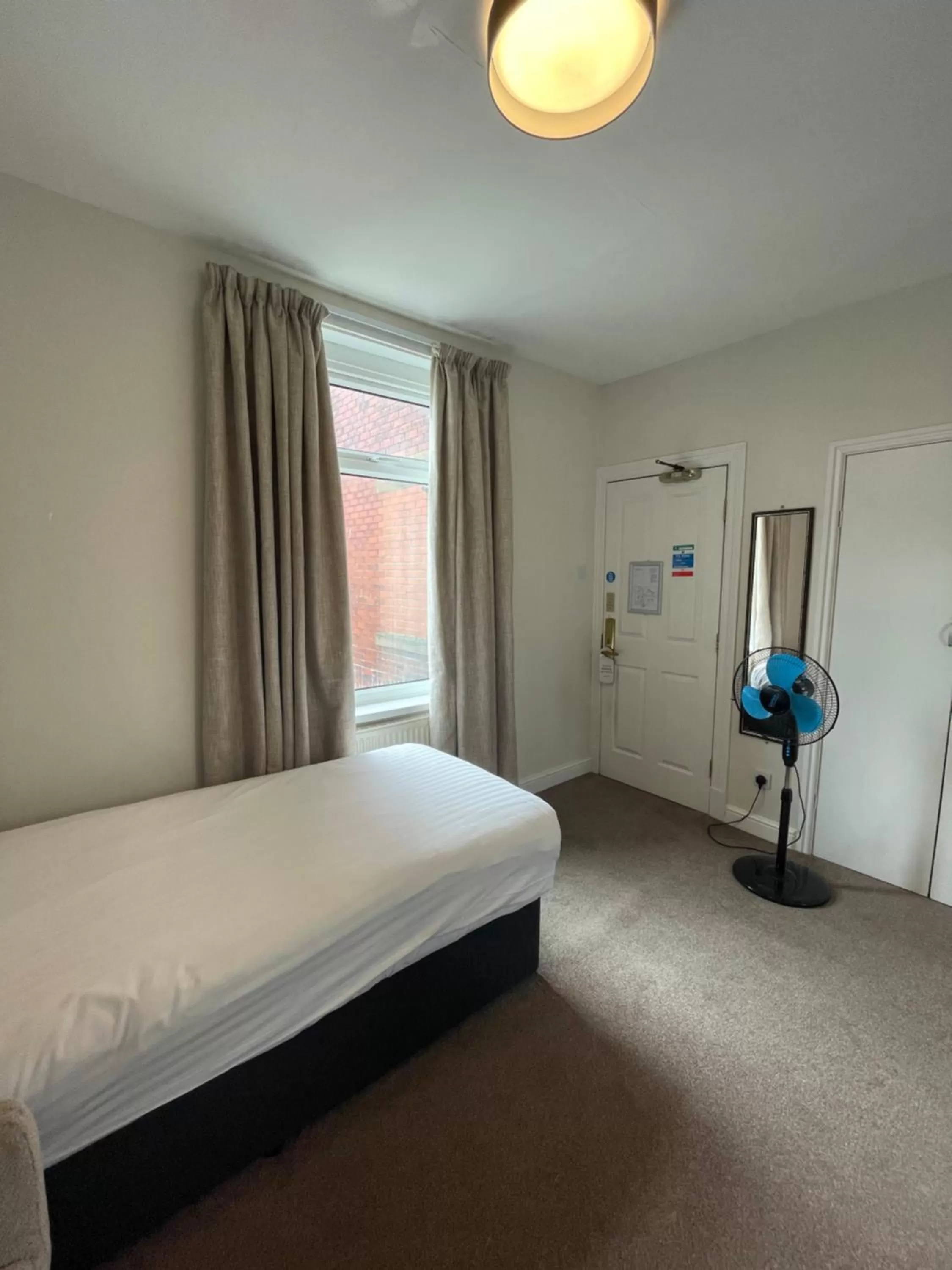 Bedroom, Bed in The Clarendon Hotel