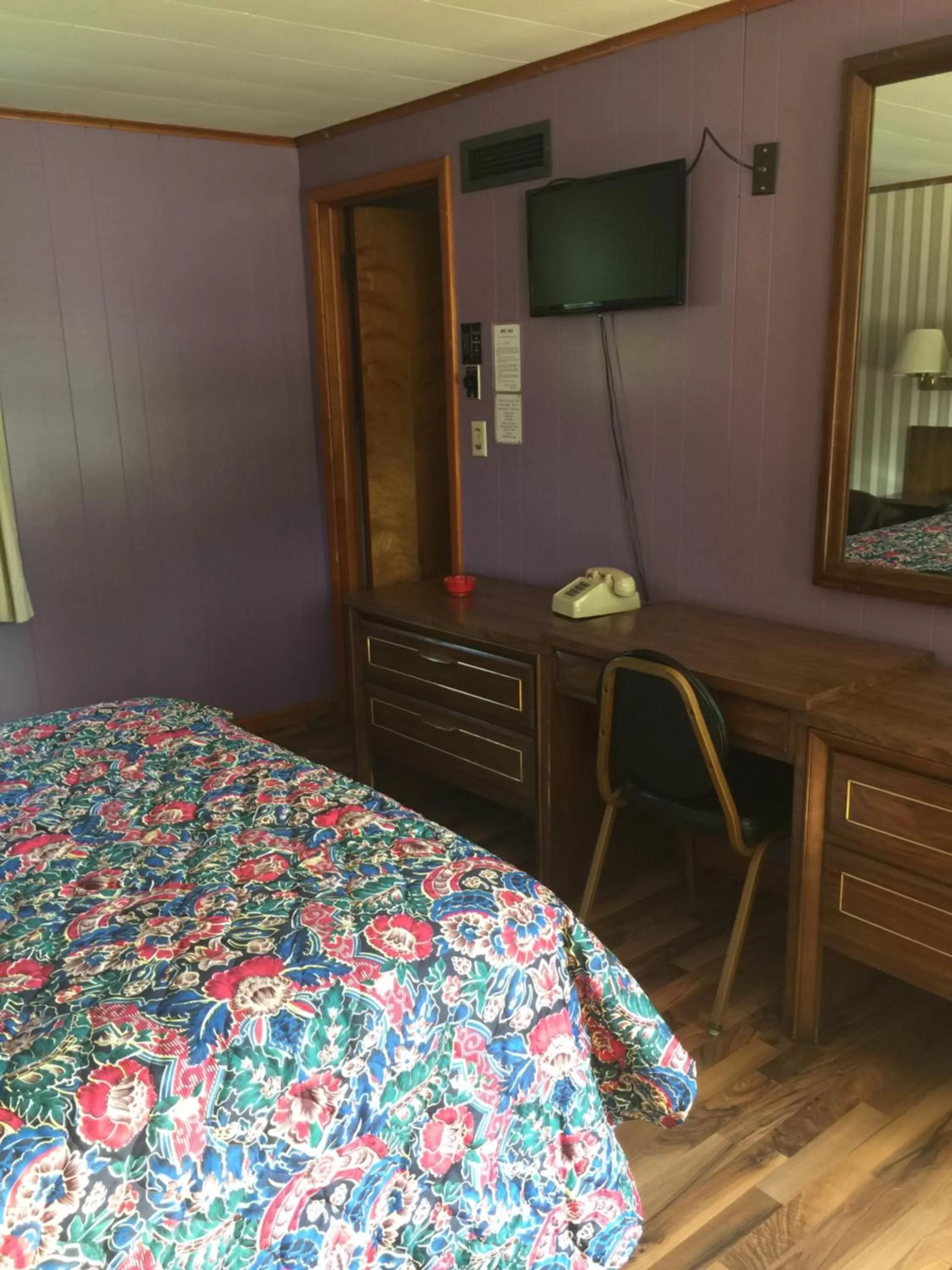 Bed in Melody Motor Lodge