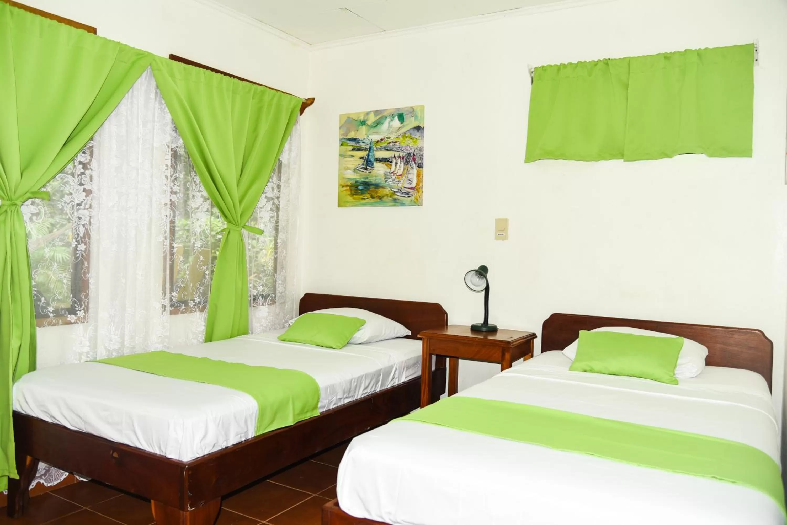 Deluxe Double Room (A/C, TV, Private Bathroom with Hot Water) in Hotel Marielos