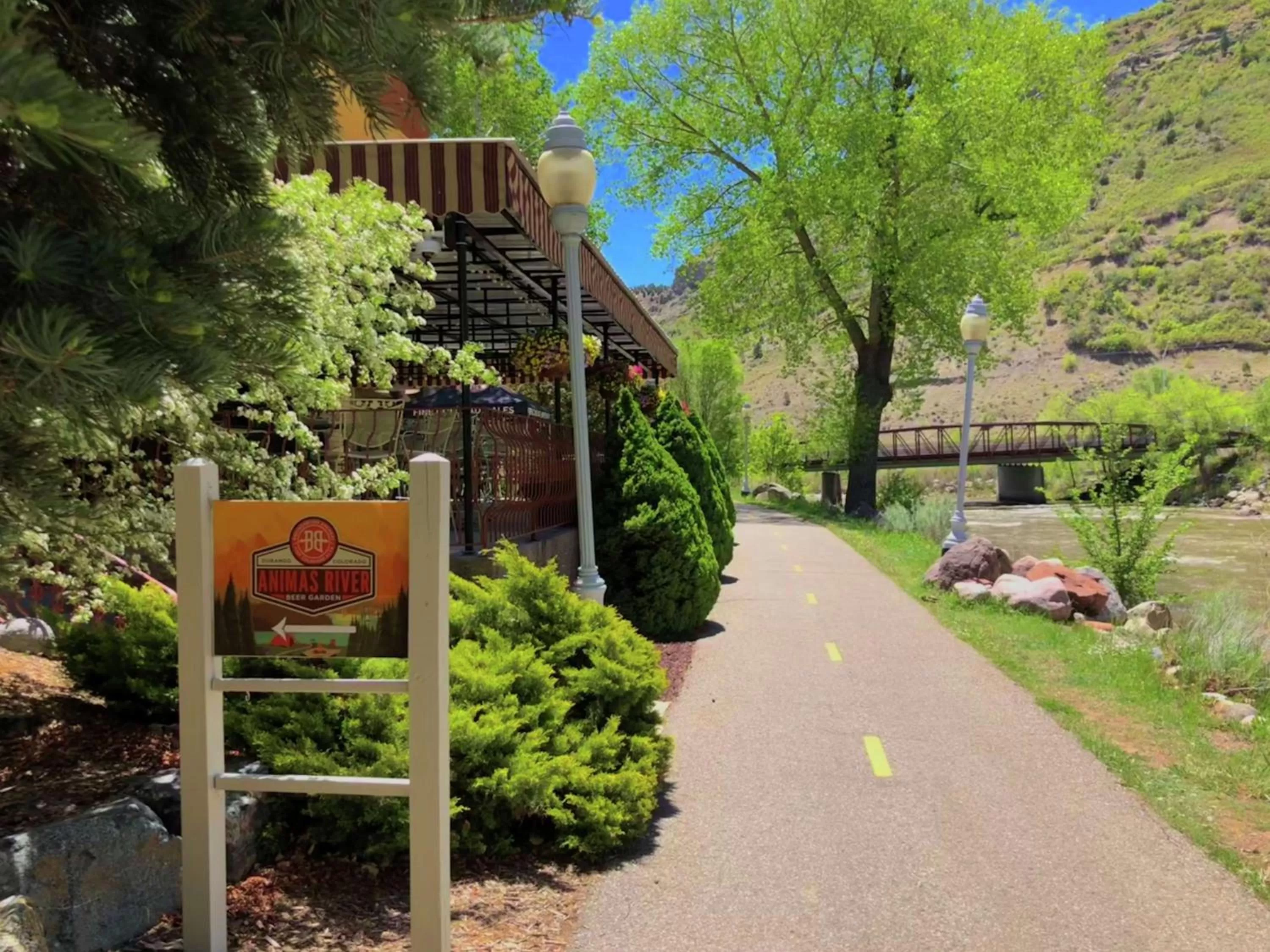 Lounge or bar in DoubleTree by Hilton Durango