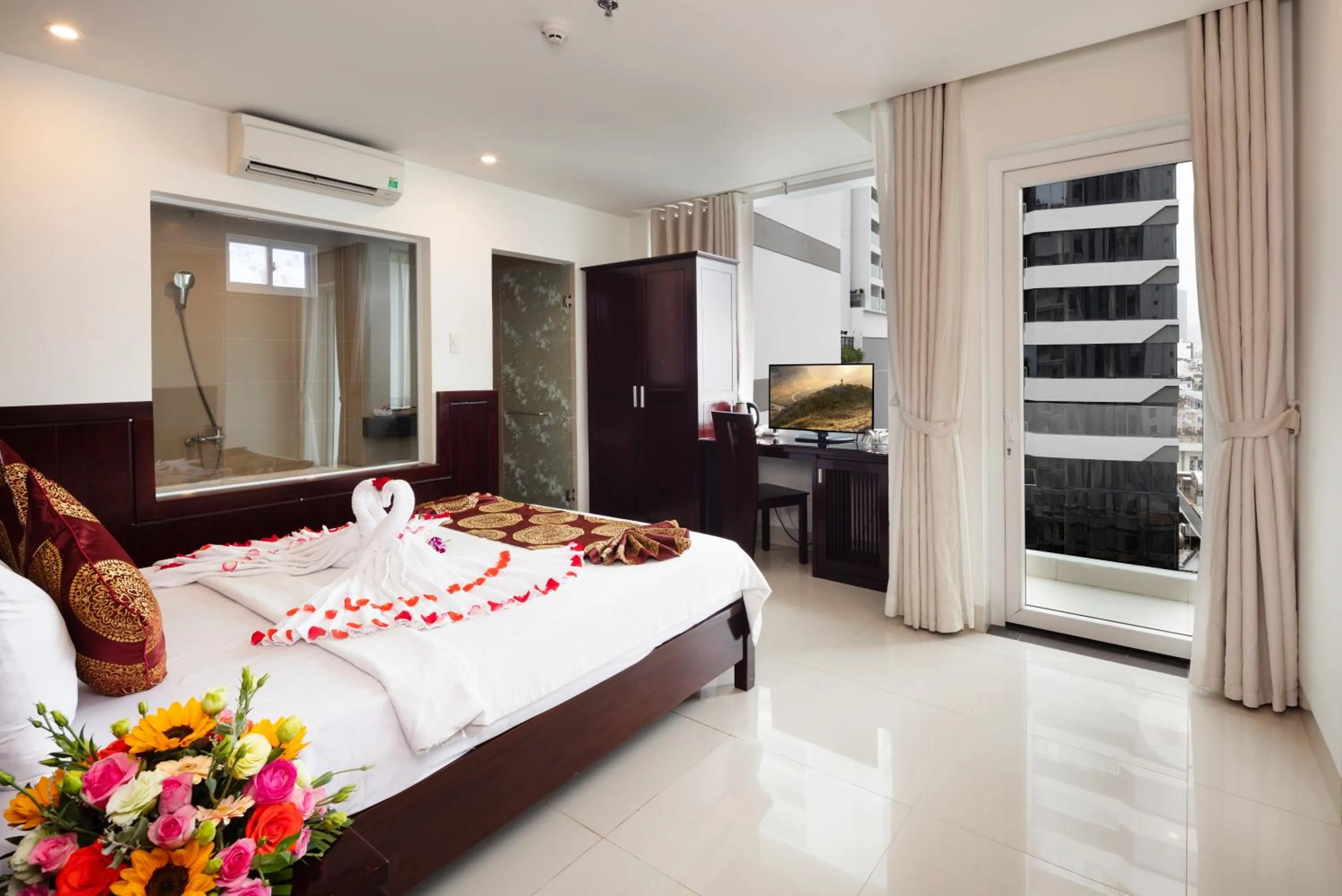 Deluxe Double Room with Balcony - single occupancy in Azura Hotel