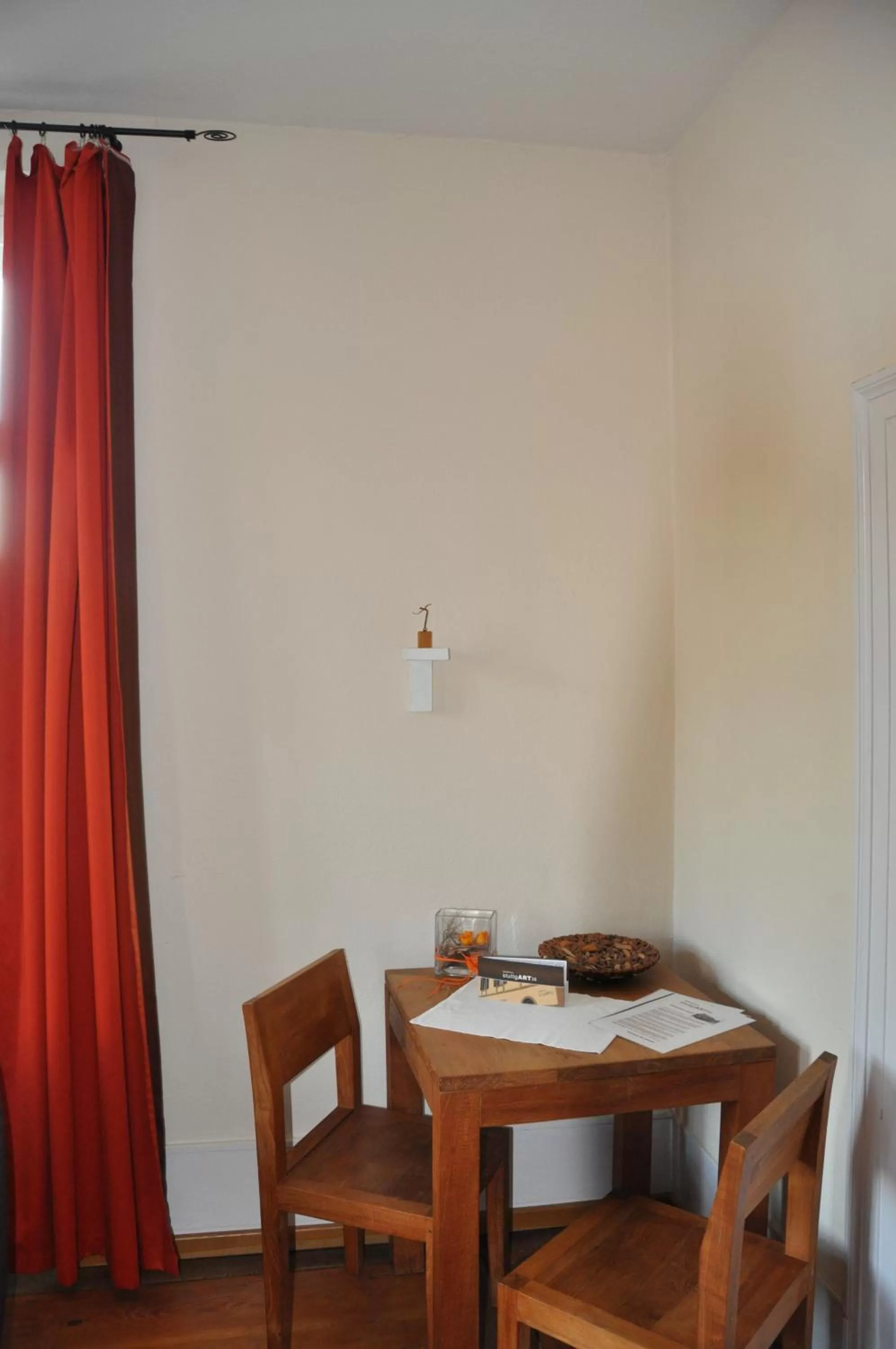 Dining Area in Gästehaus stuttgART36