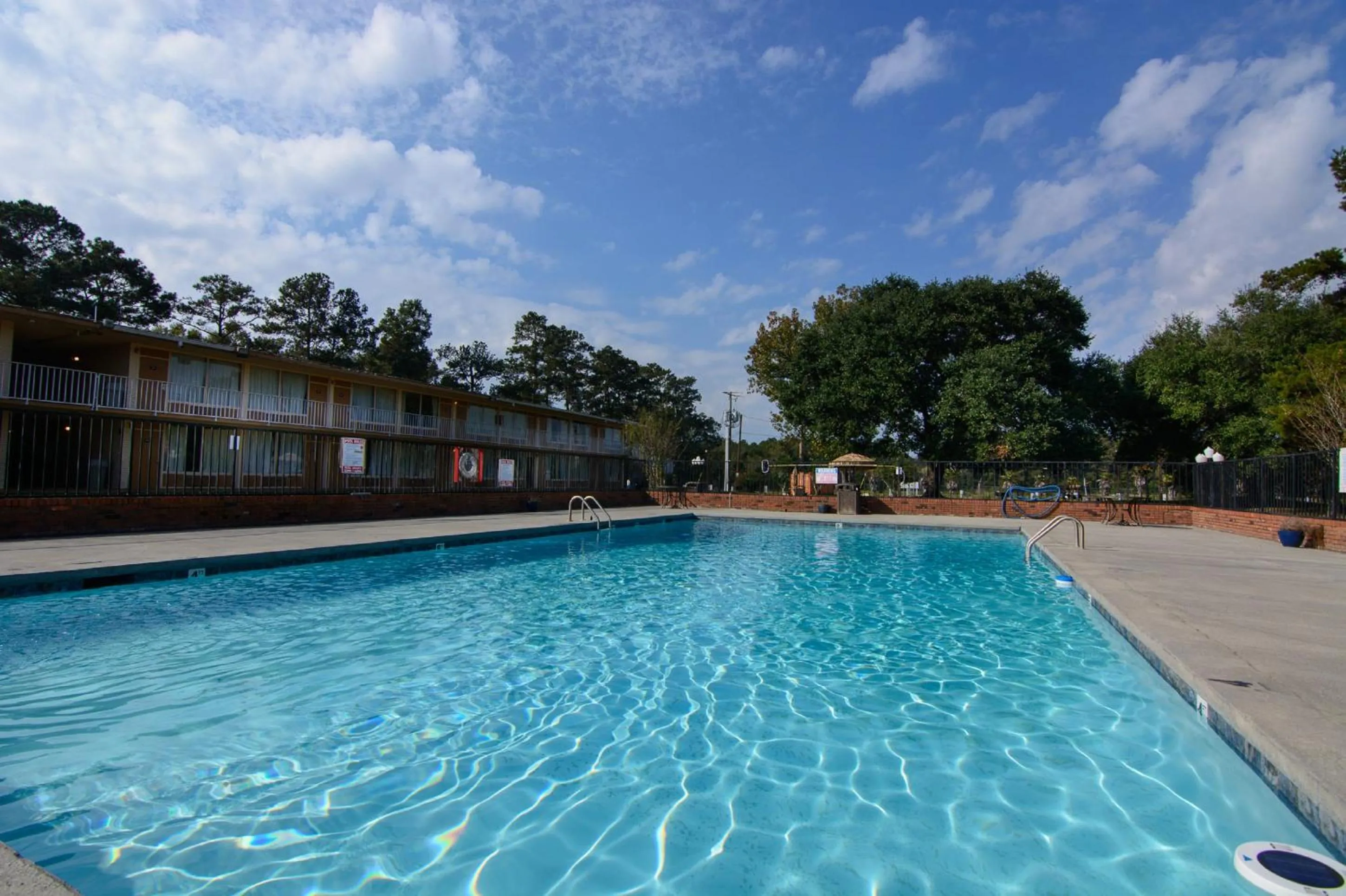 Swimming pool in Calloway Inn and Suites