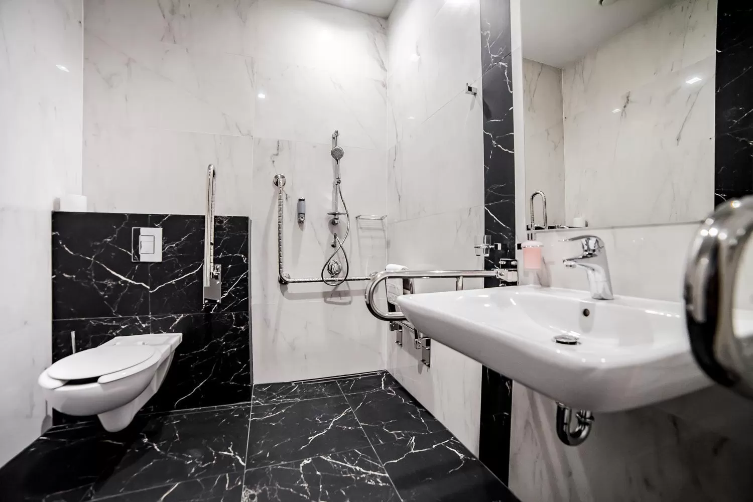 Bathroom in Hotel Wodnik