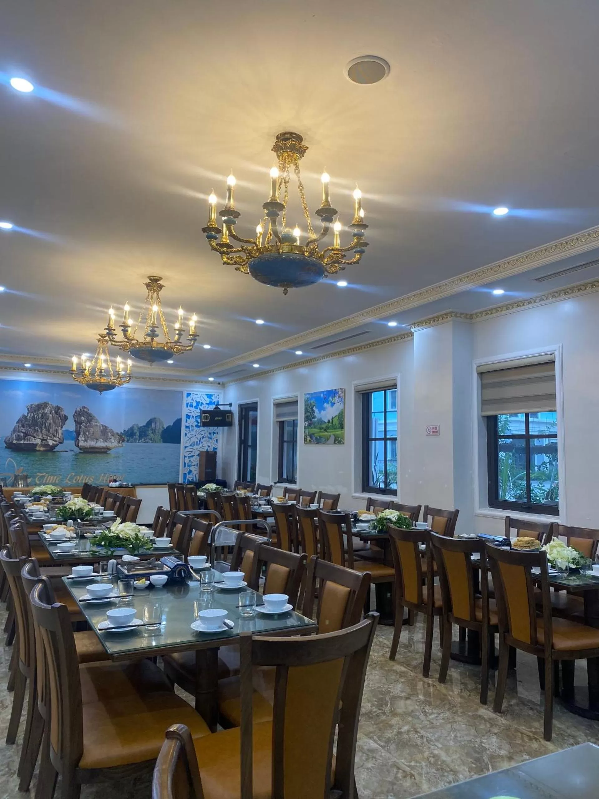 Restaurant/places to eat in Khách sạn Time Lotus Hạ Long
