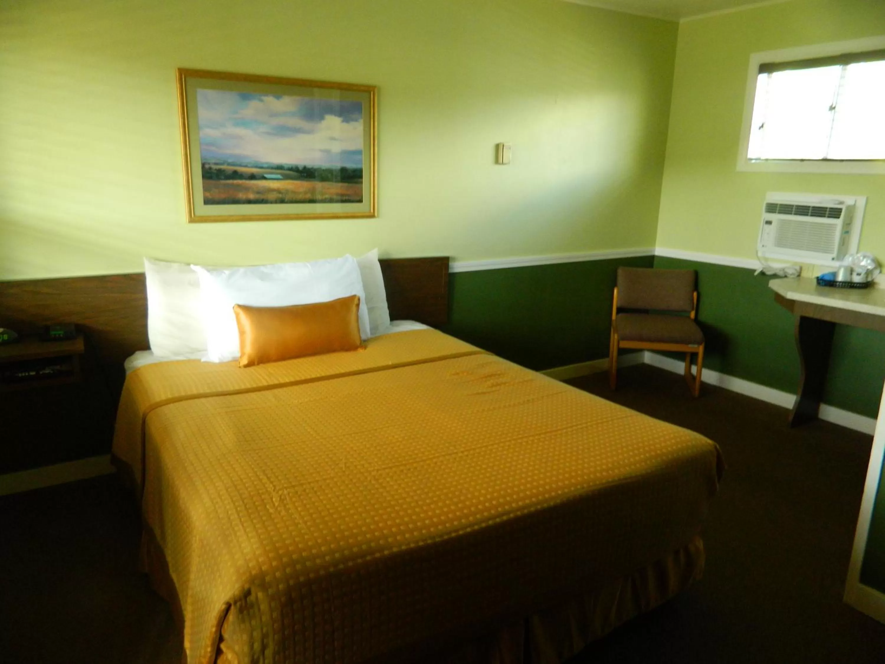 Bed in Country Motor Inn