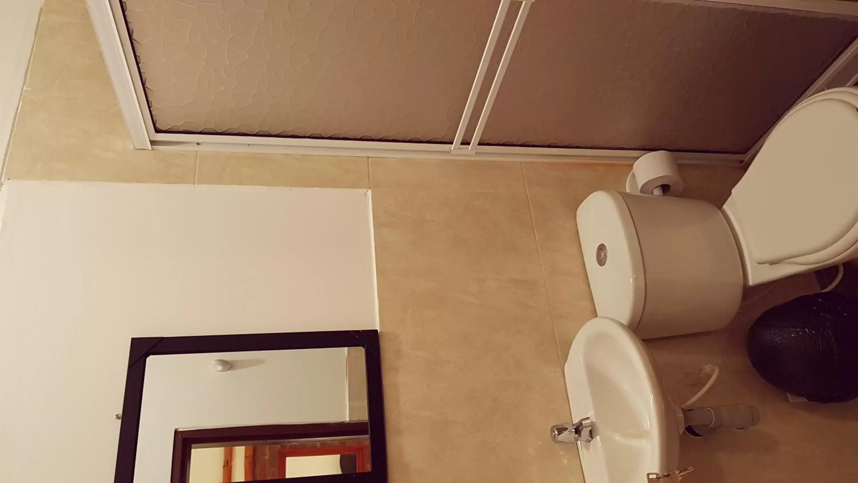 Family Room with Private Bathroom in Dedalos Fly House Family Room with Private Bathroom in Dedalos Fly House