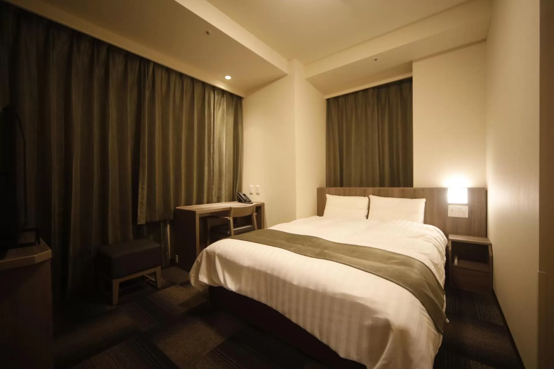 Bed in Dormy Inn Korakuen