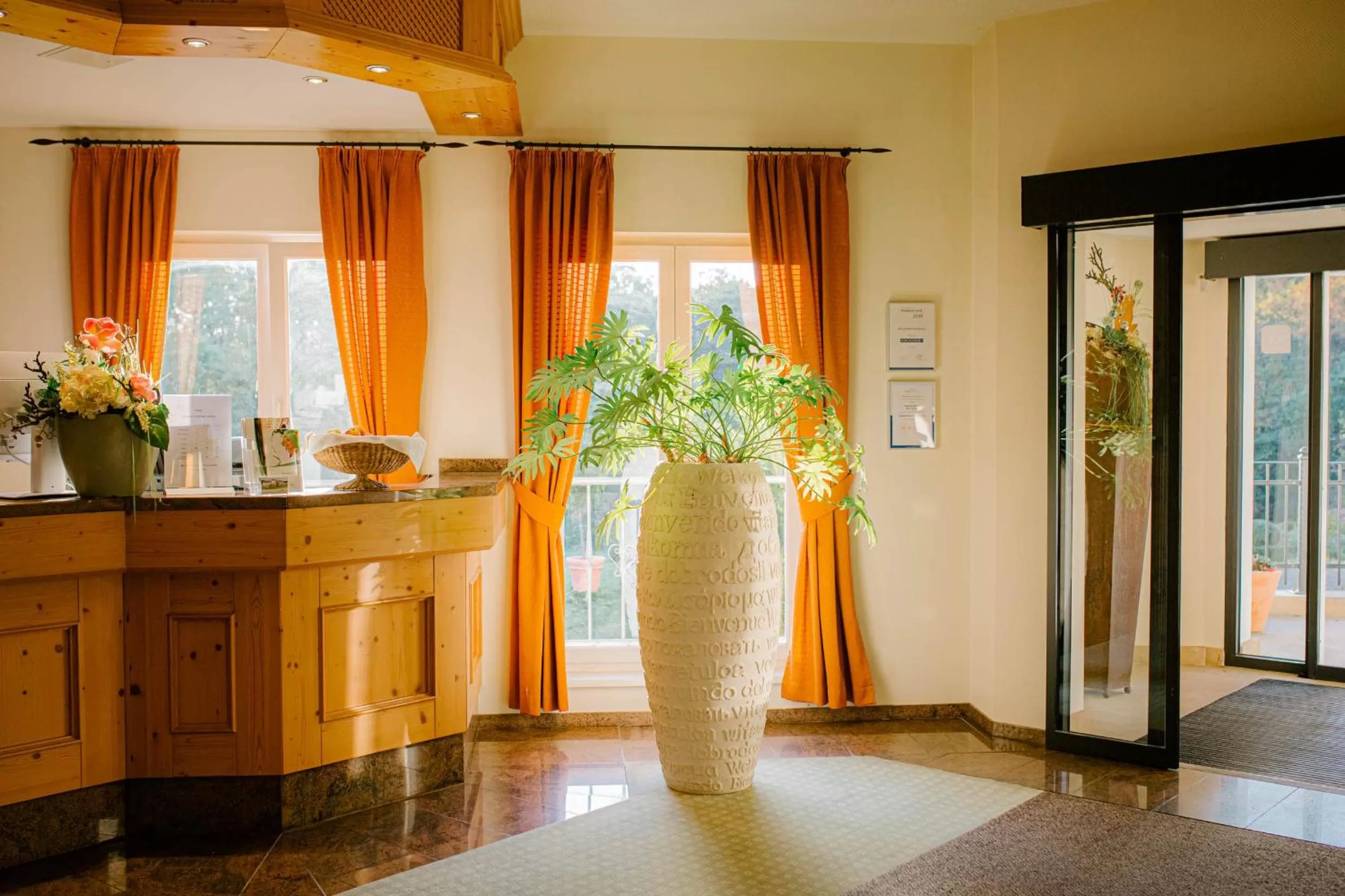 Lobby or reception in REGIOHOTEL Berghotel Ilsenburg - #Panoramablick #Wellness #Wallbox #GroßesAbendbuffet