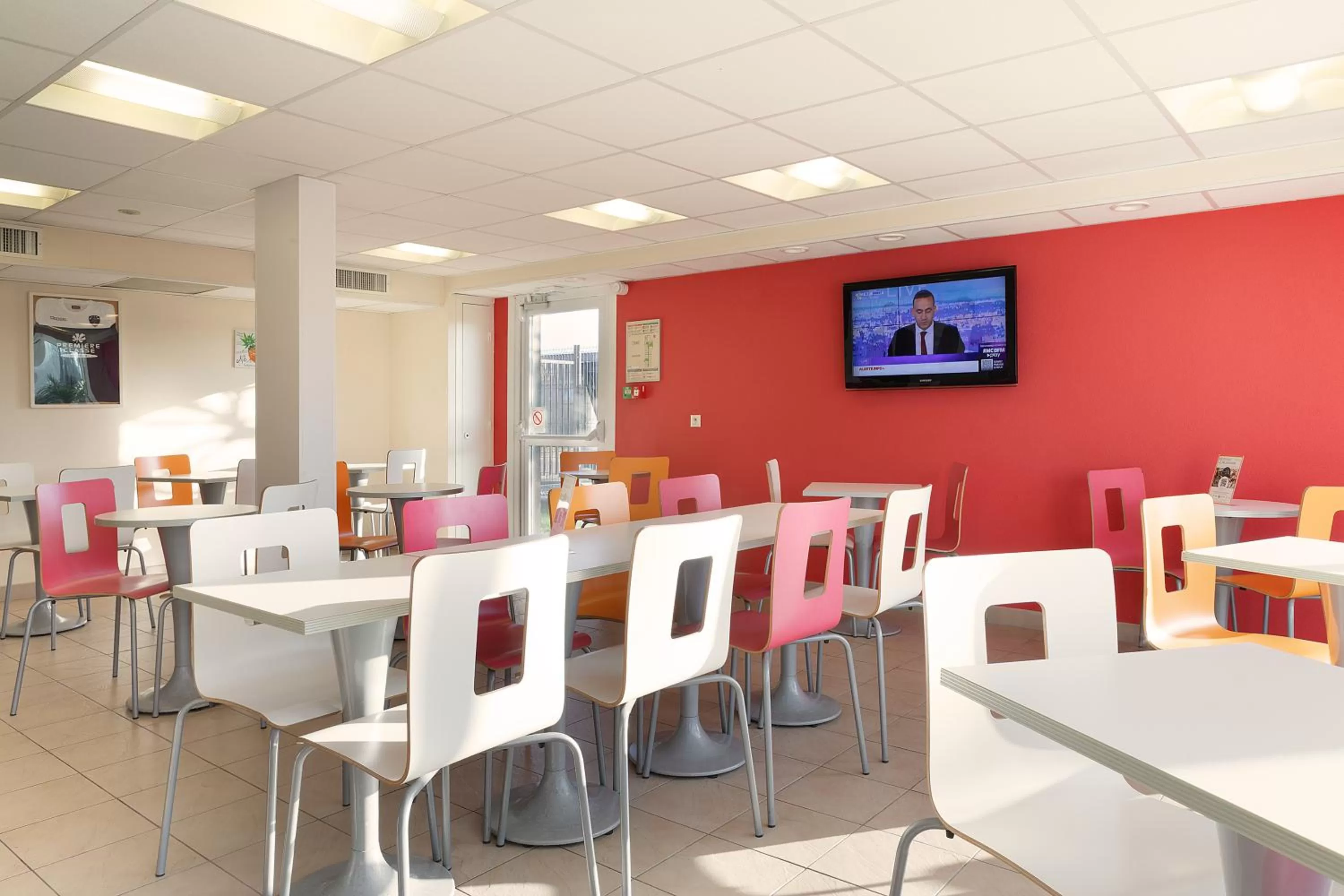 Restaurant/places to eat in Premiere Classe Maubeuge