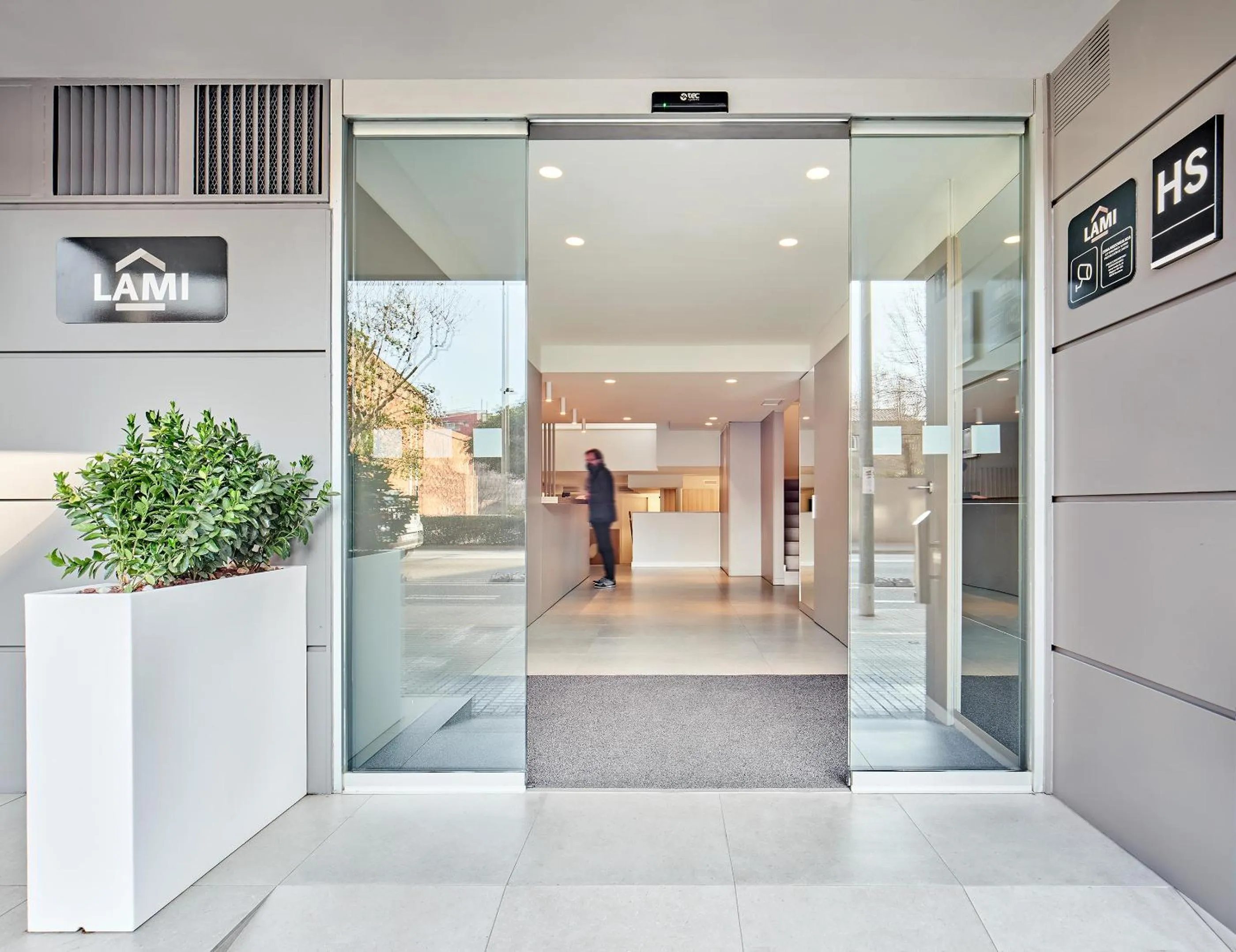 Facade/entrance in Hostal Lami