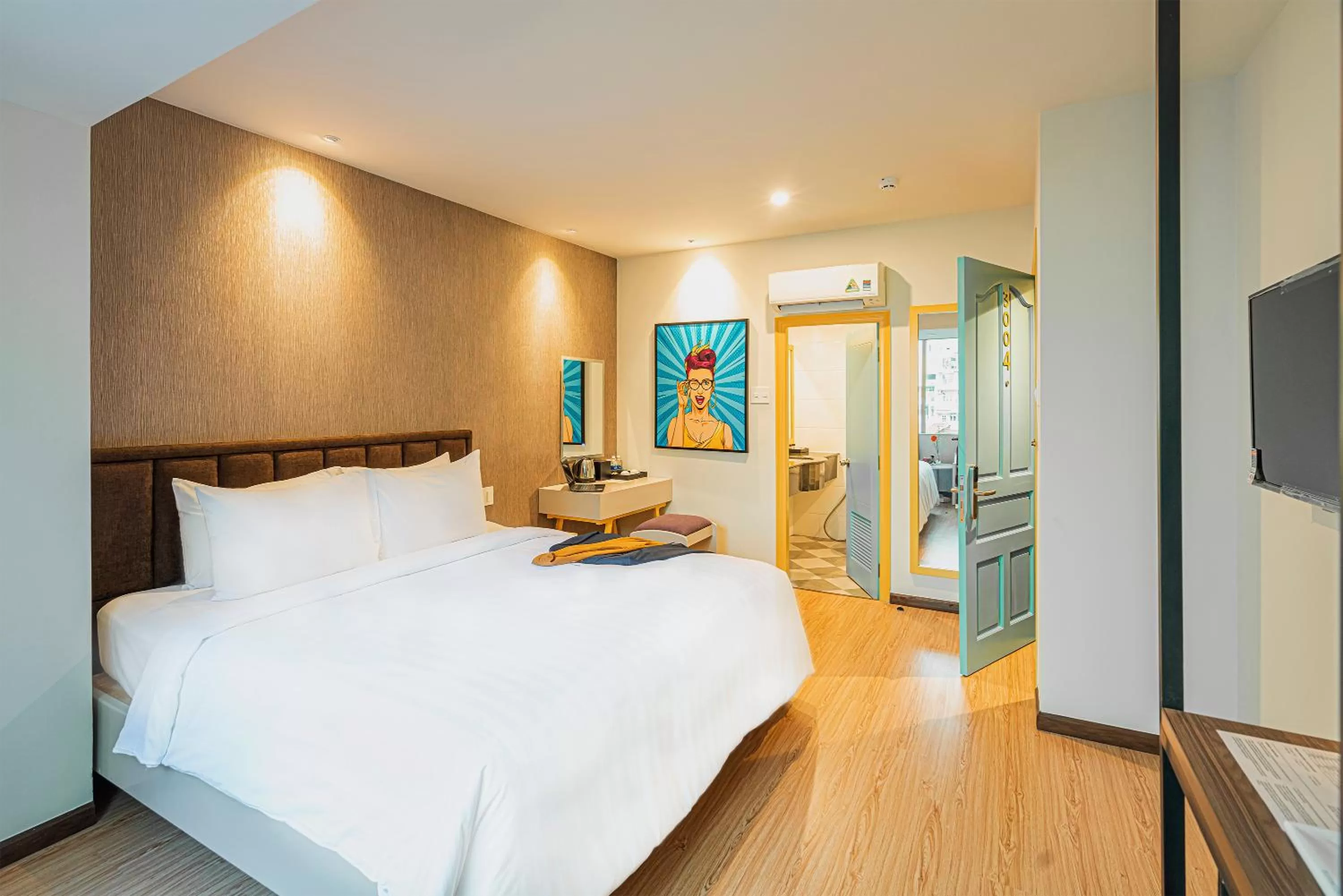 Grand Deluxe Queen City View with Rooftop Pool in A25 Hotel - 55 Lê Anh Xuân