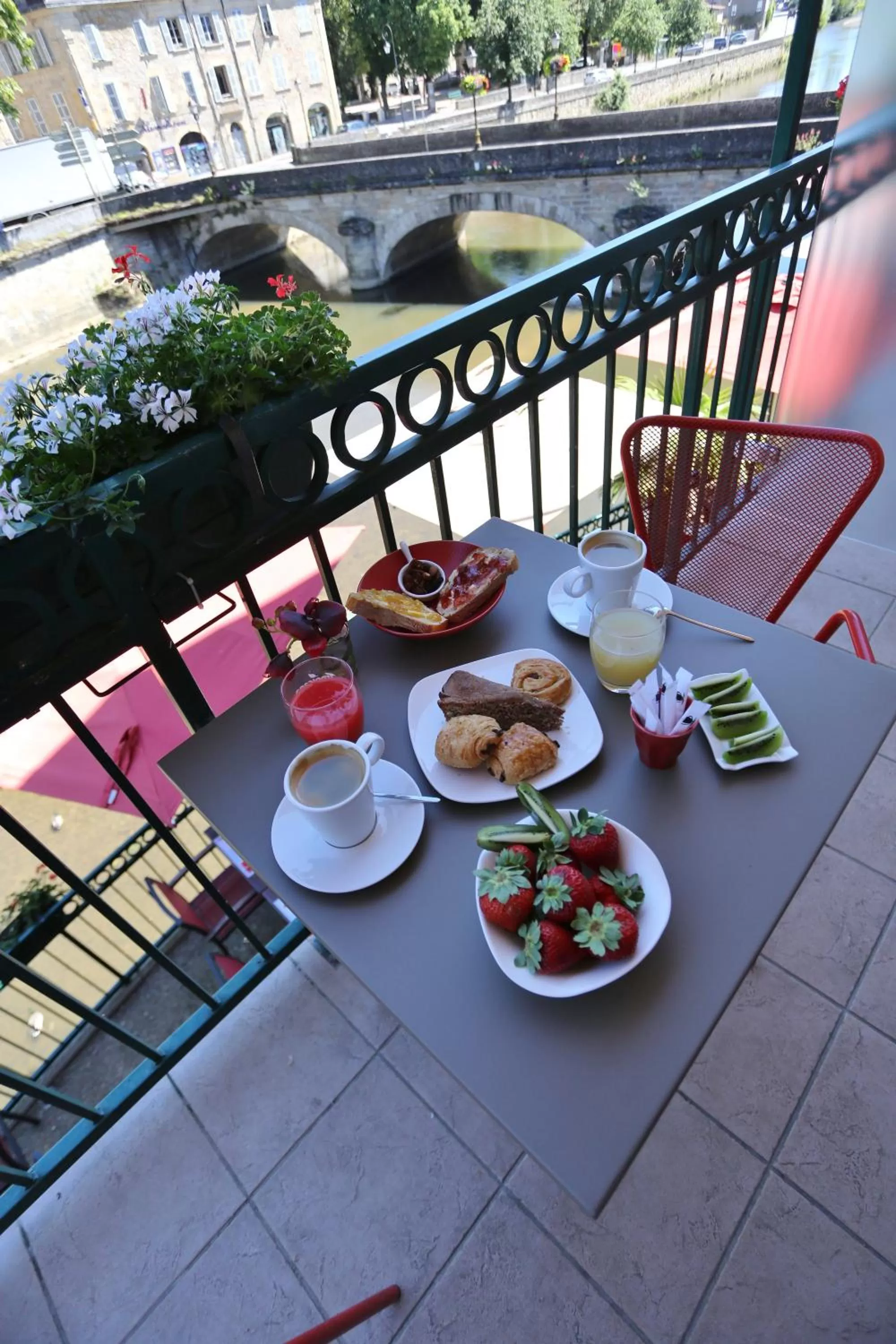Balcony/Terrace in Best Western Le Pont d'Or