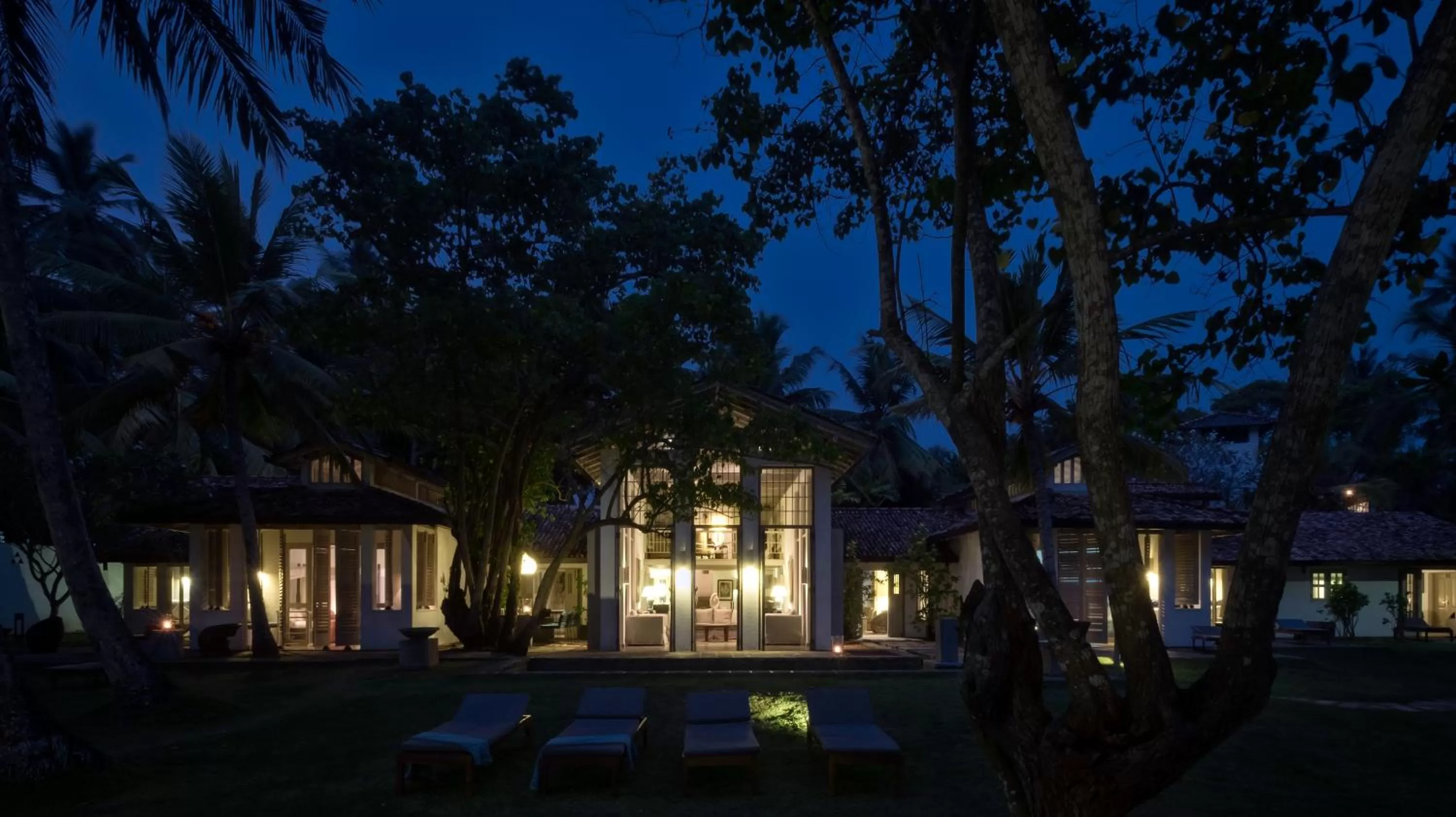 Facade/entrance in Satin Doll