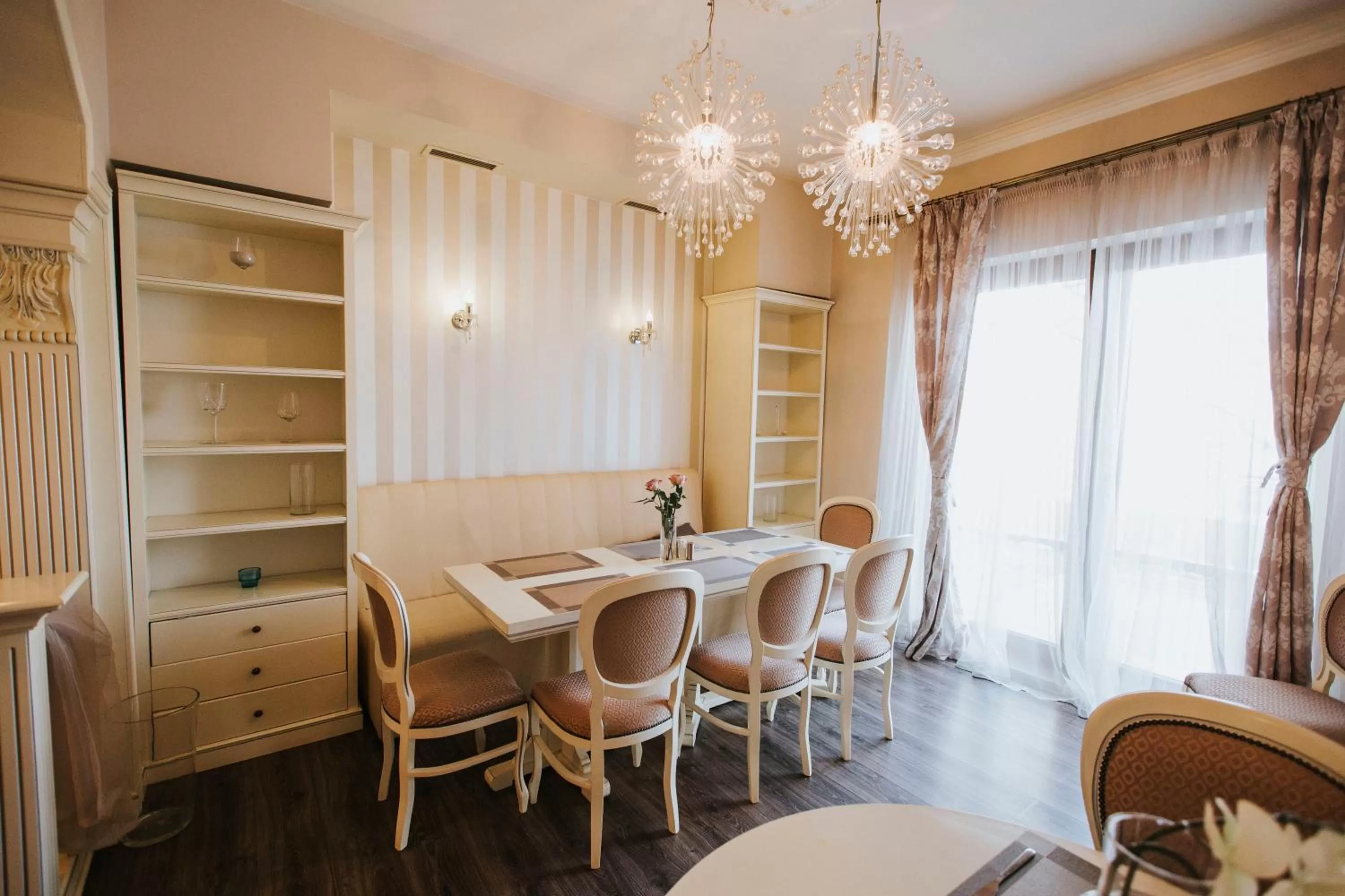 Restaurant/places to eat, Dining Area in Vila Cornelia