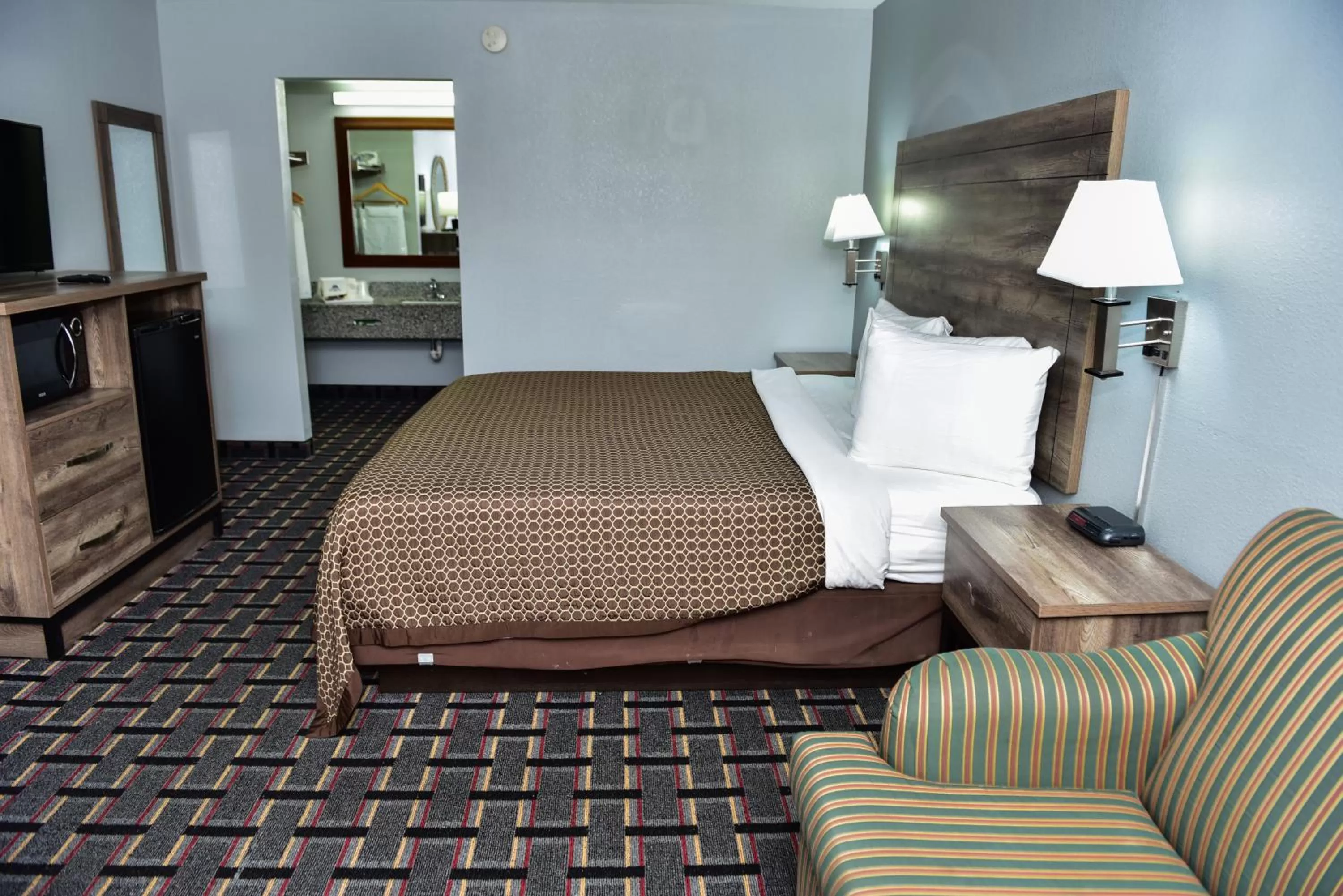 Bed in Americas Best Value Inn Douglasville