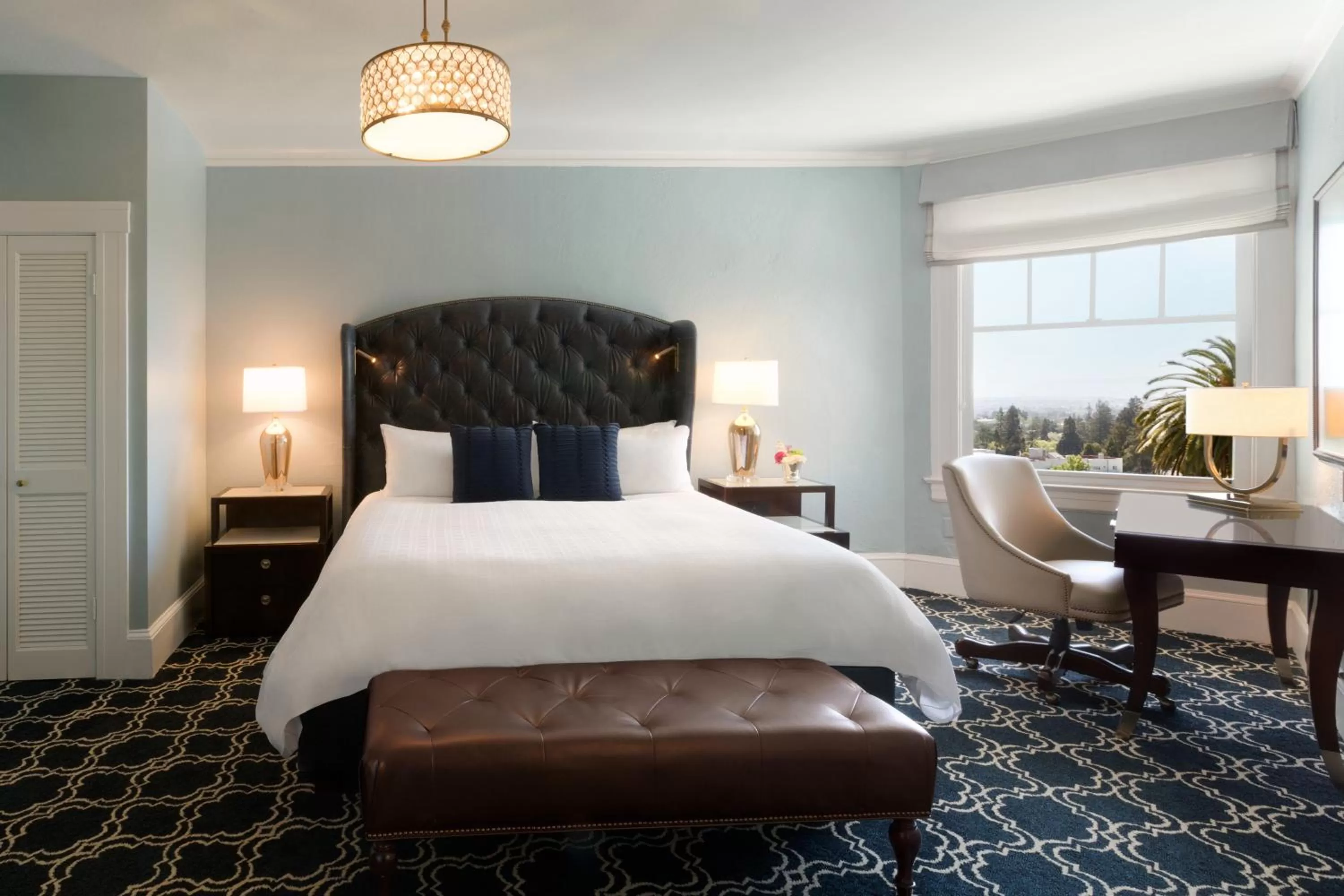 Bedroom, Bed in Claremont Resort & Club