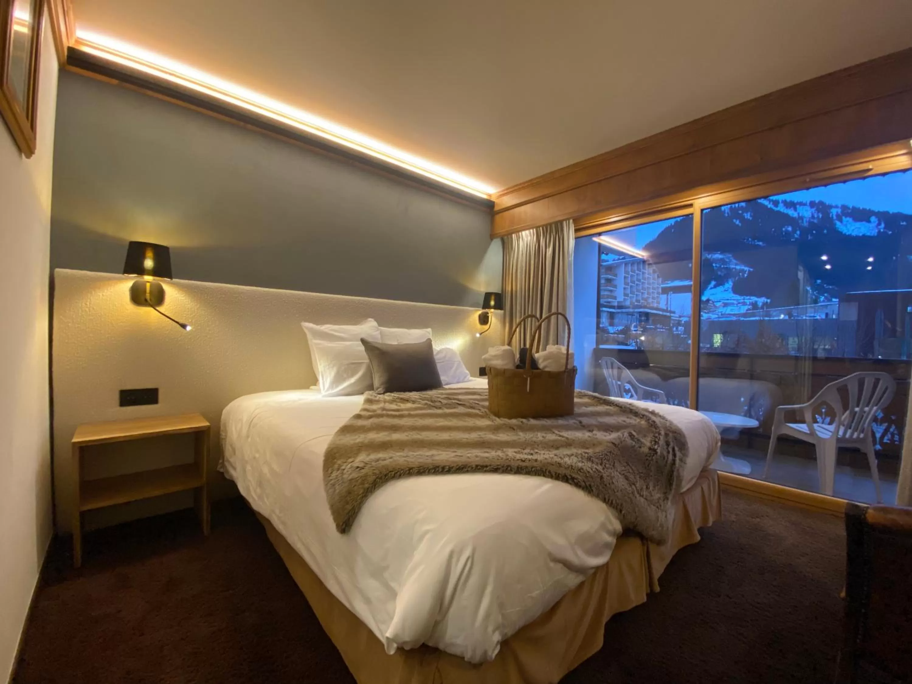 Bedroom, Bed in Hôtel Macchi Restaurant & Spa