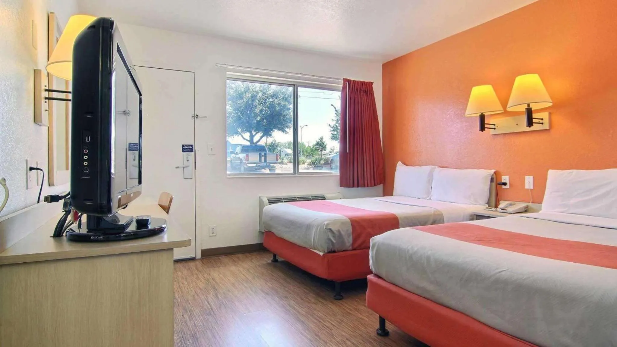 TV and multimedia, Bed in Motel 6-San Angelo, TX