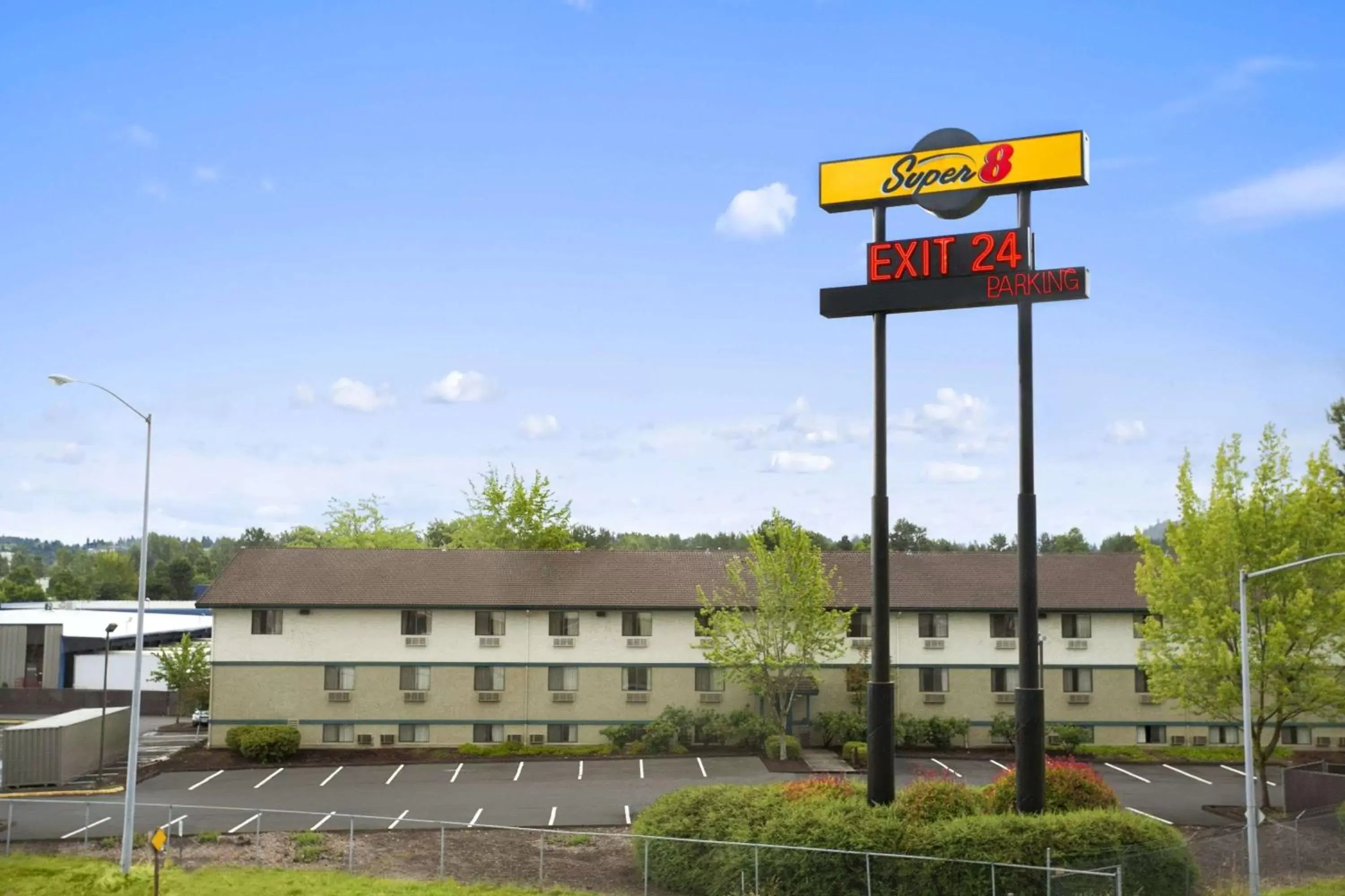Super 8 by Wyndham Portland Airport Super 8 by Wyndham Portland Airport