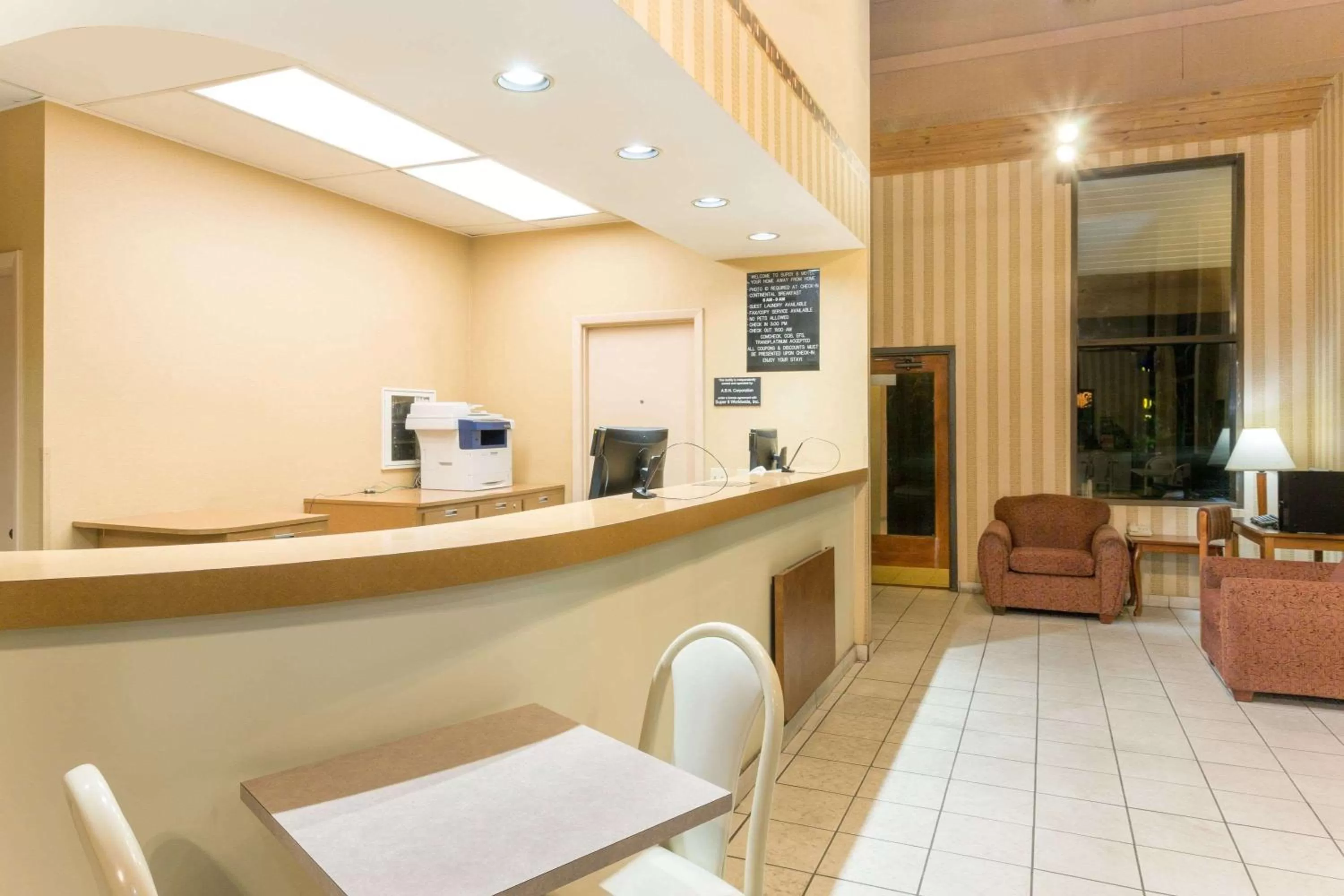 Lobby or reception in Super 8 by Wyndham Riviera Beach West Palm Beach