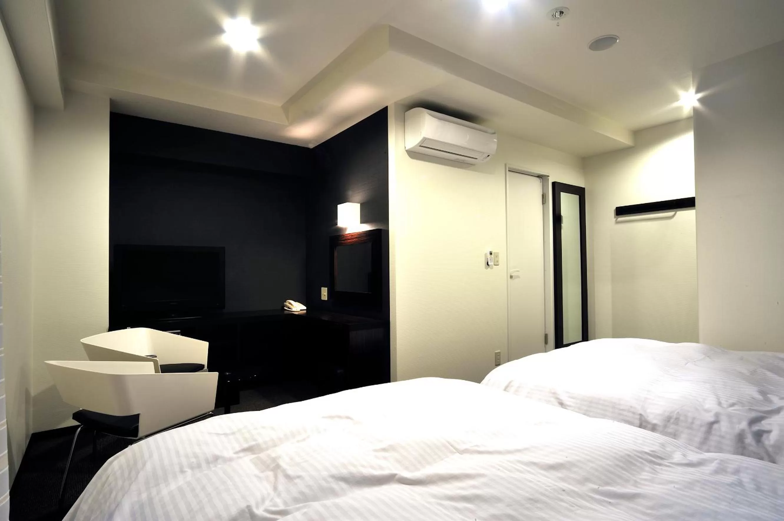 Bed in Green Rich Hotel Iwakuni Ekimae (Artificial hot spring Futamata Yunohana)