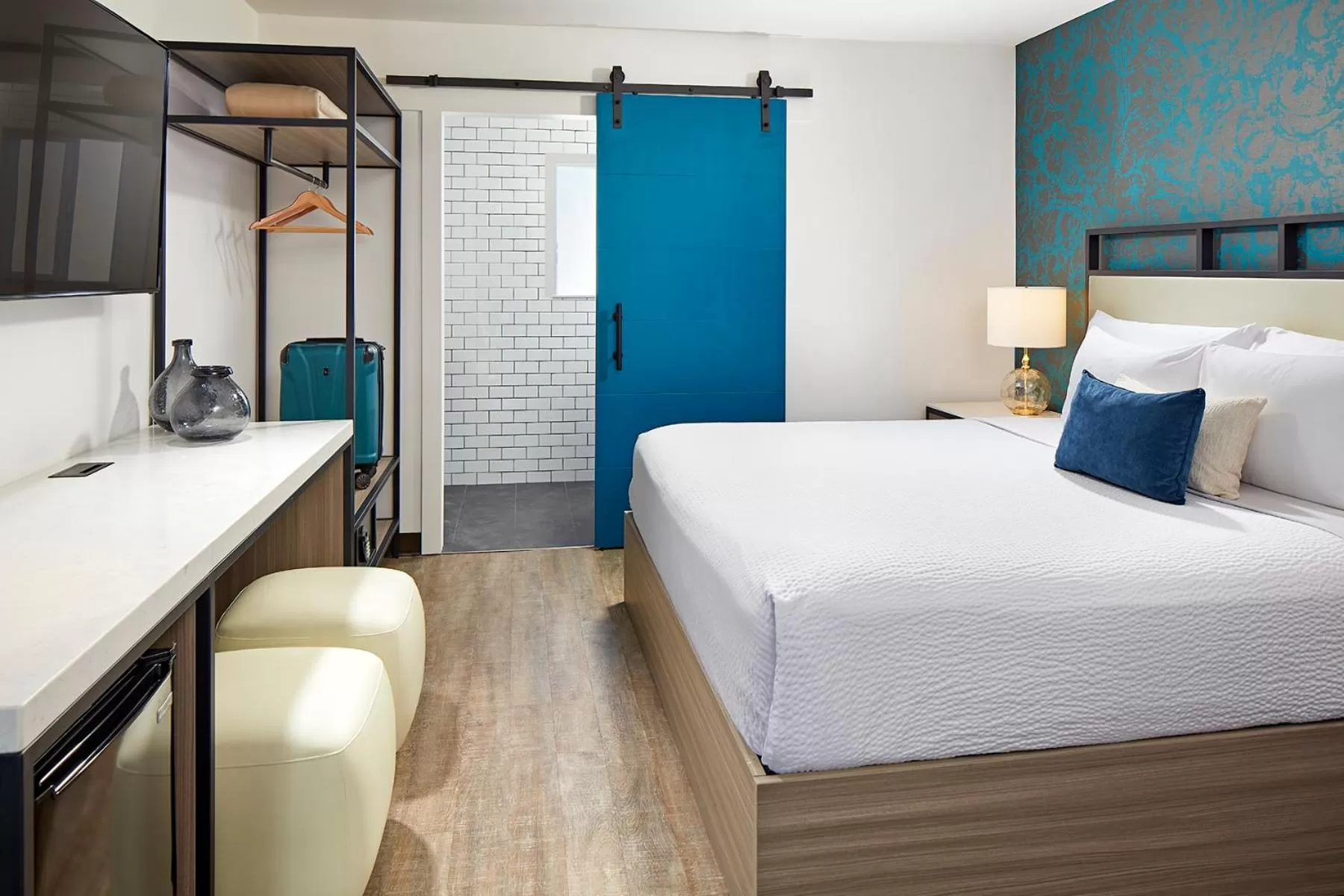 Bedroom, Bed in The Shoal Hotel La Jolla Beach