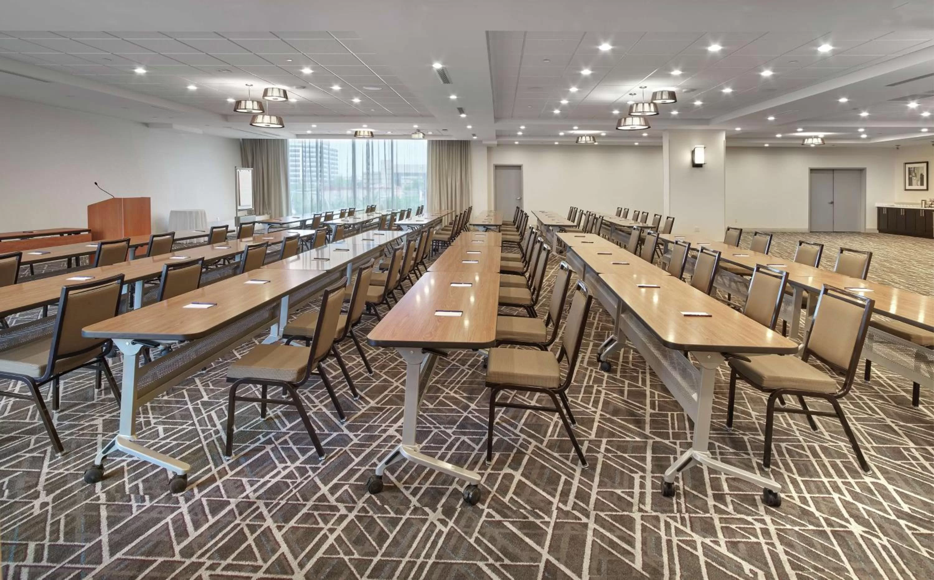 Meeting/conference room in DoubleTree by Hilton Edmonton Downtown