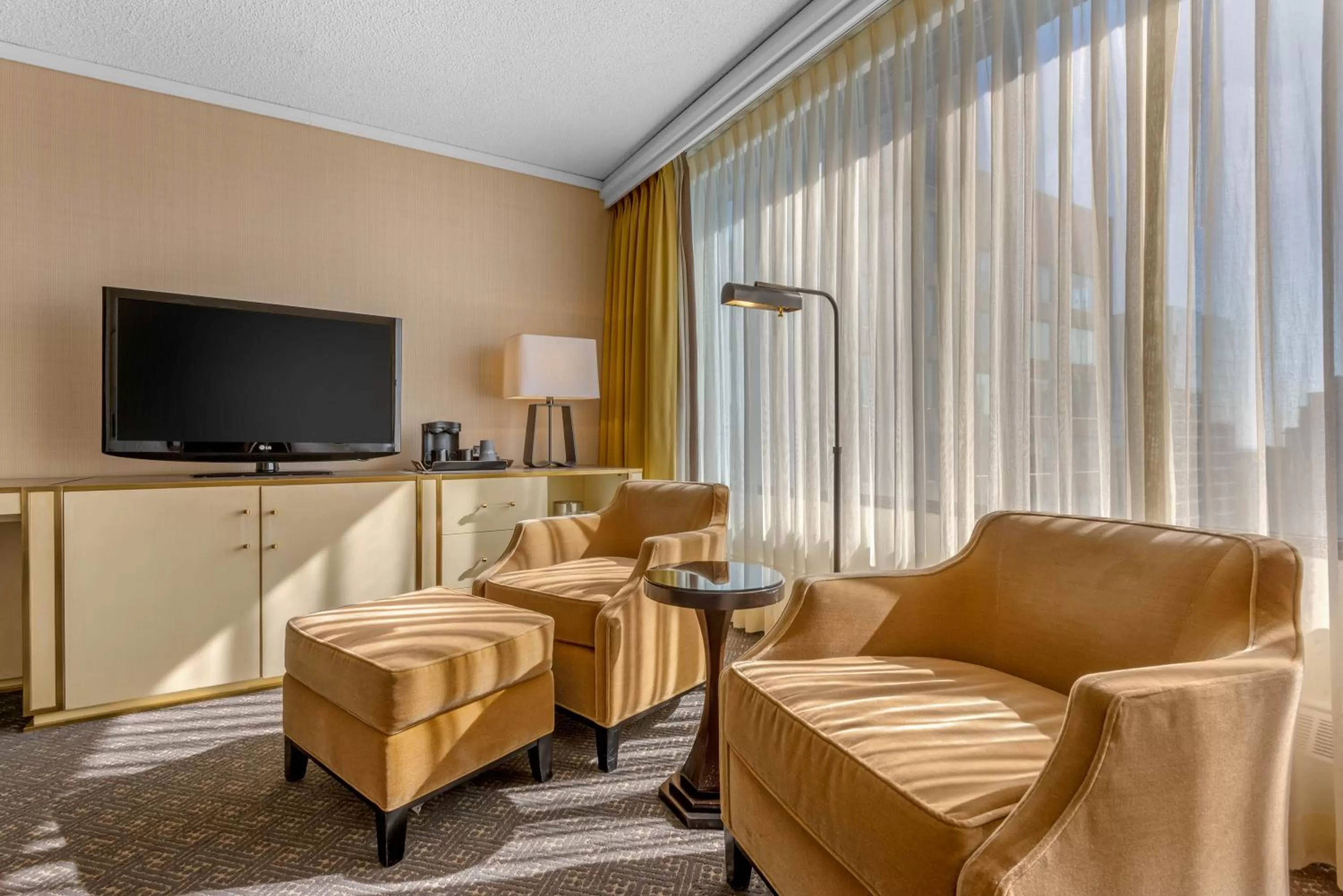 Seating area in Omni Mont-Royal Hotel