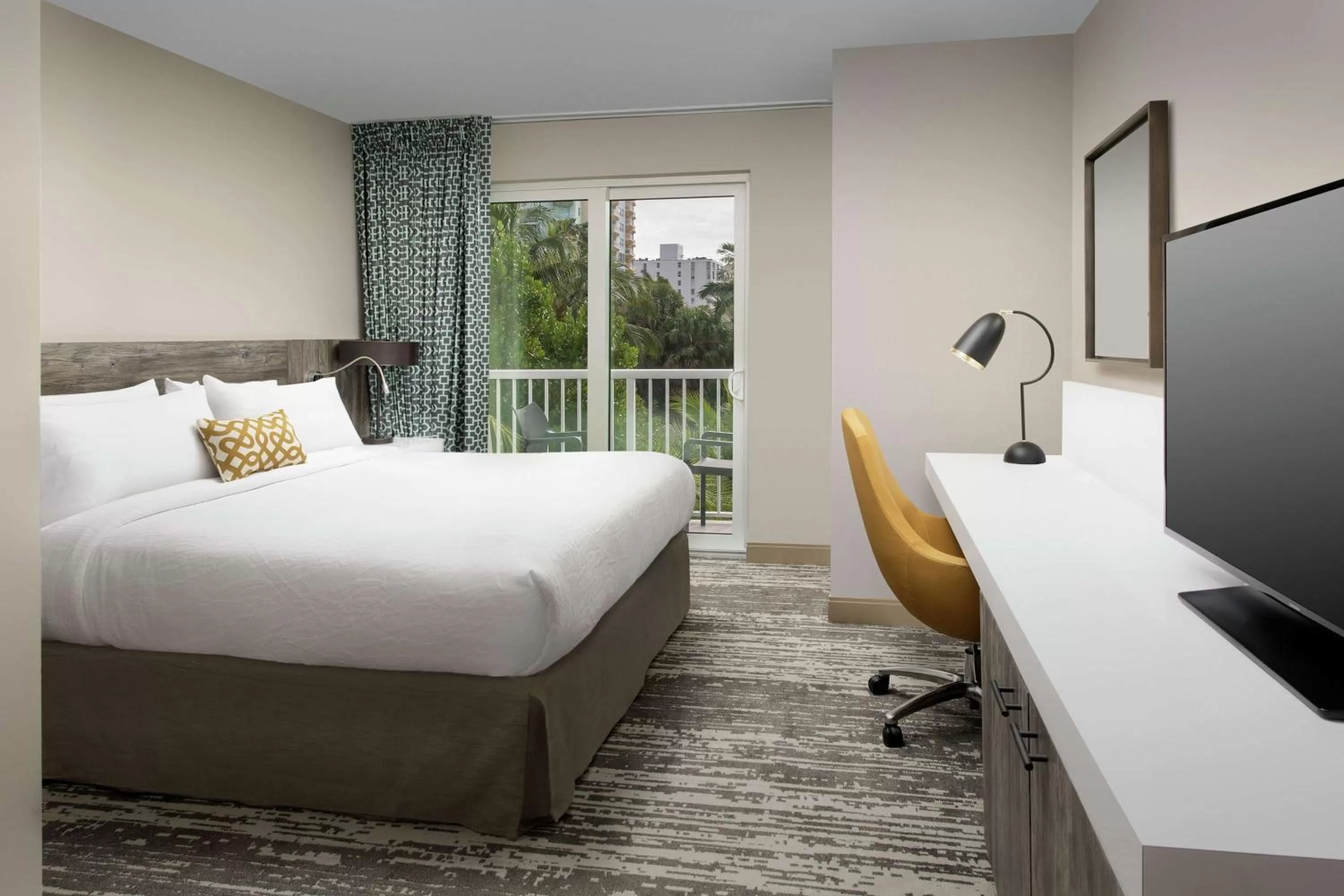 Bedroom, Bed in Hilton Garden Inn Miami Brickell South