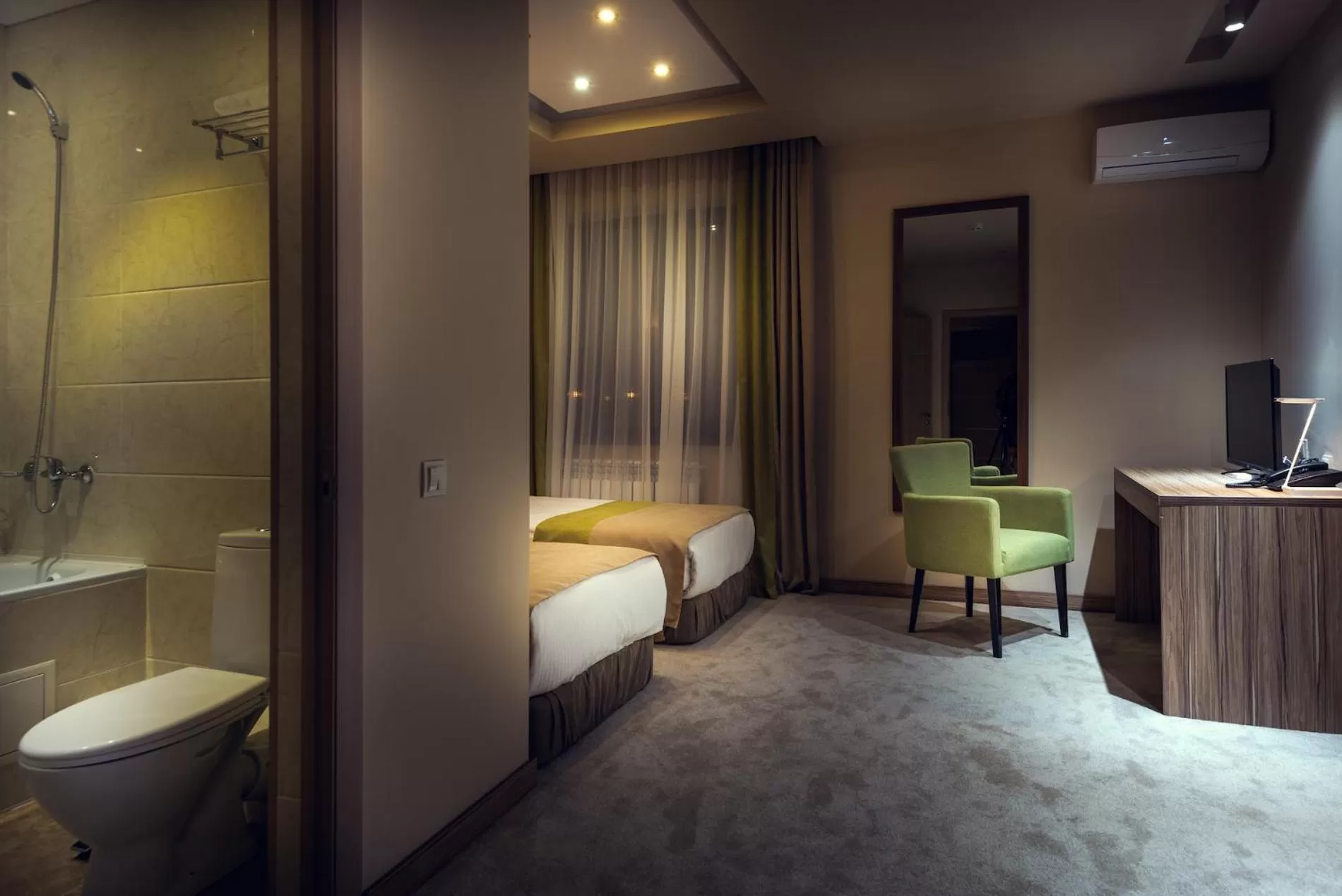 Photo of the whole room in Come INN