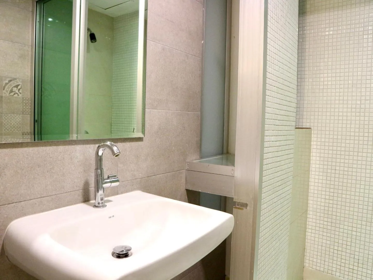 Bathroom in Swana Bangkok Hotel