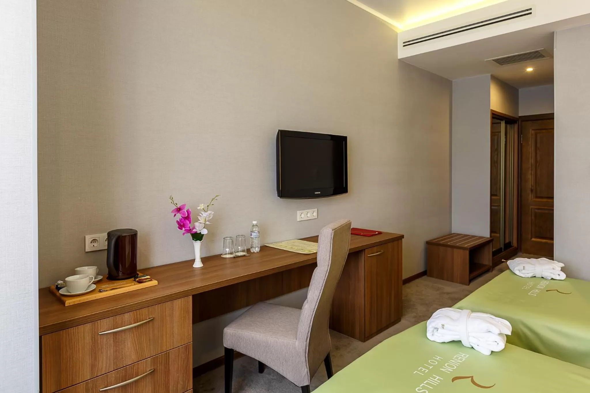 TV and multimedia, Bed in Renion Hills Hotel