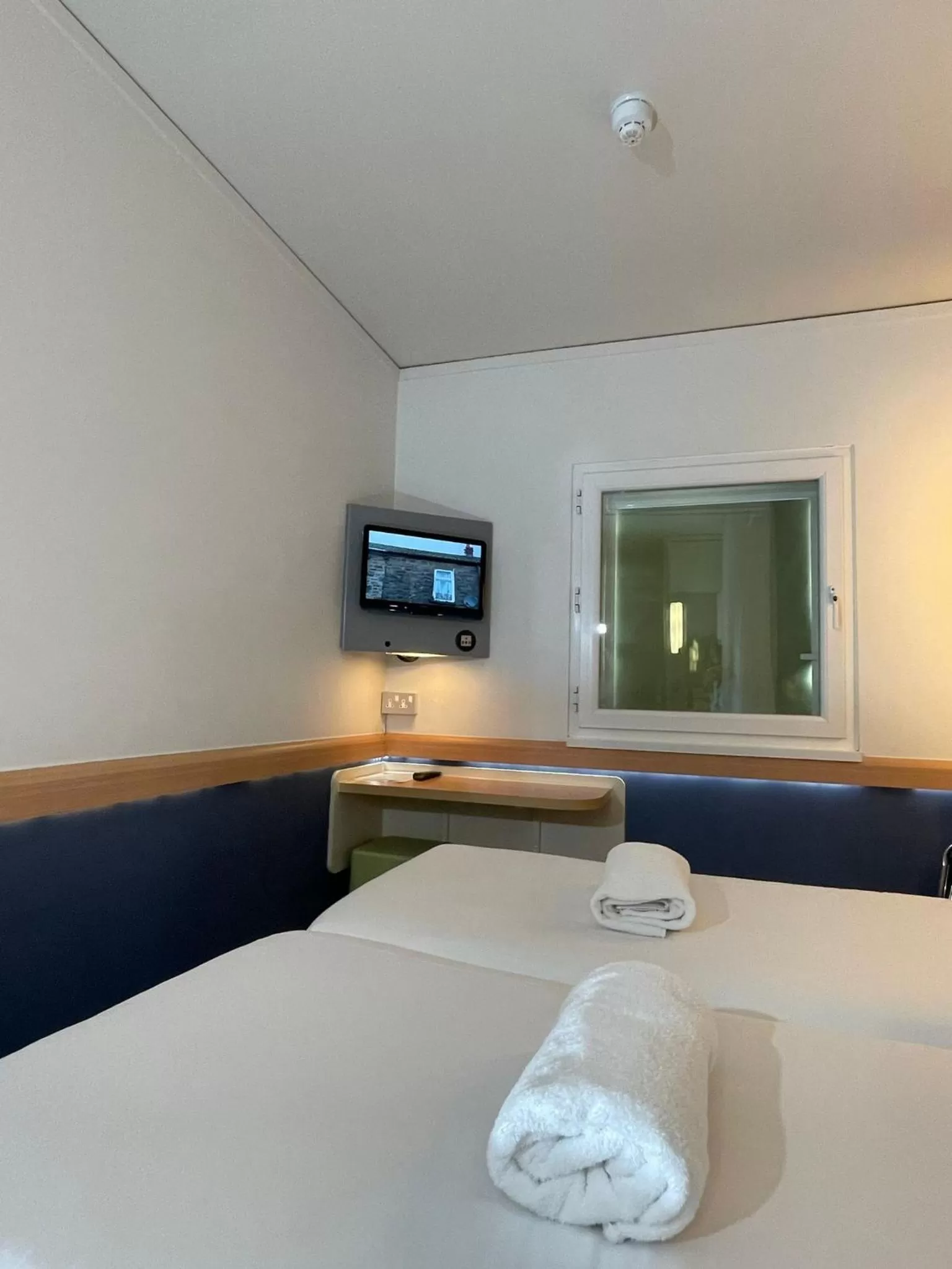 Bedroom, Bed in ibis budget Belfast City Centre