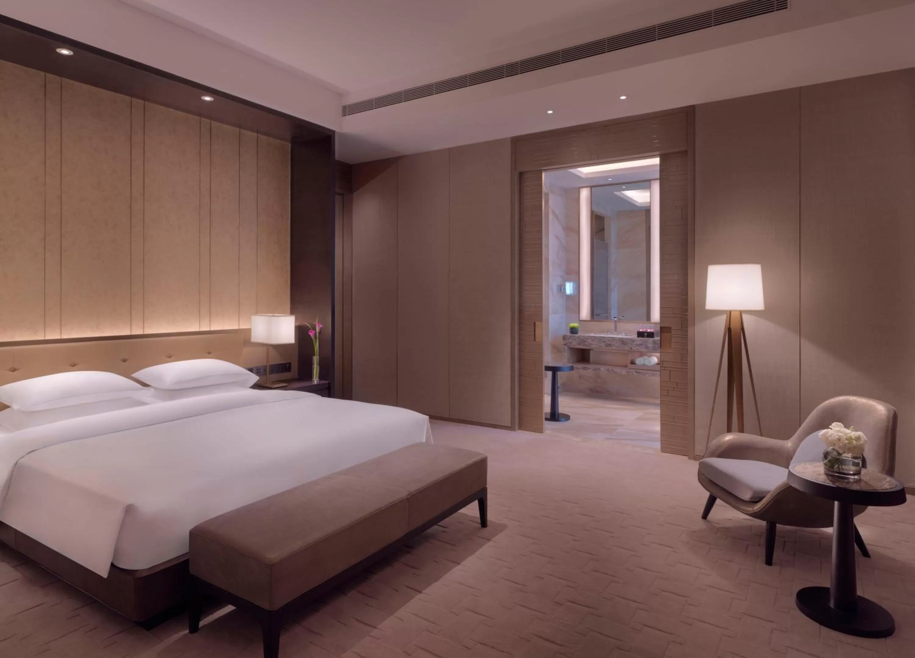 Bed in Hyatt Regency Zhenjiang
