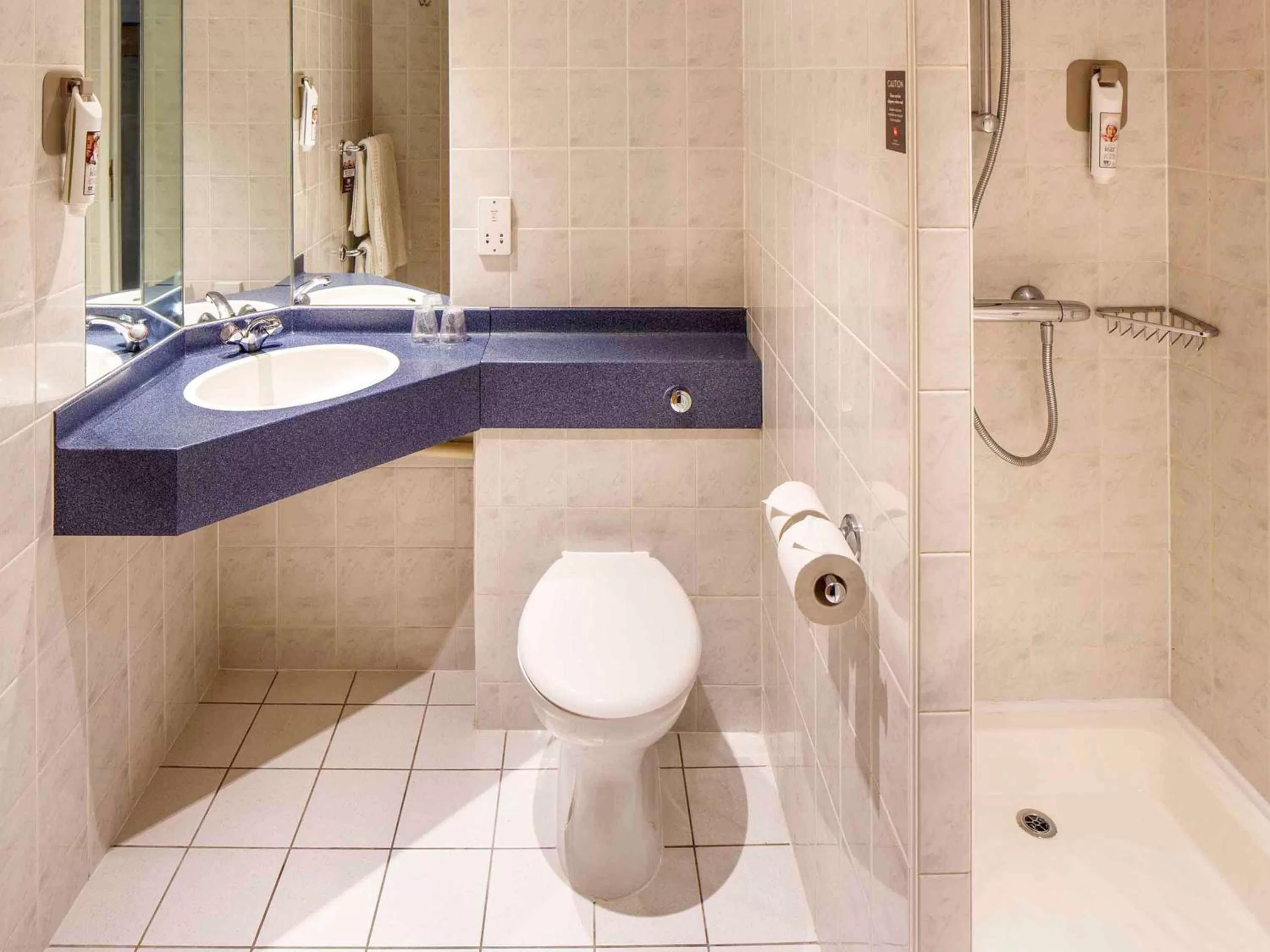 Photo of the whole room in ibis Chesterfield North - Barlborough