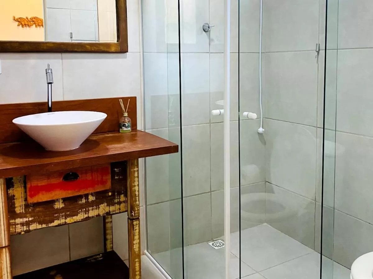 Bathroom in Pousada Vila de Monaco