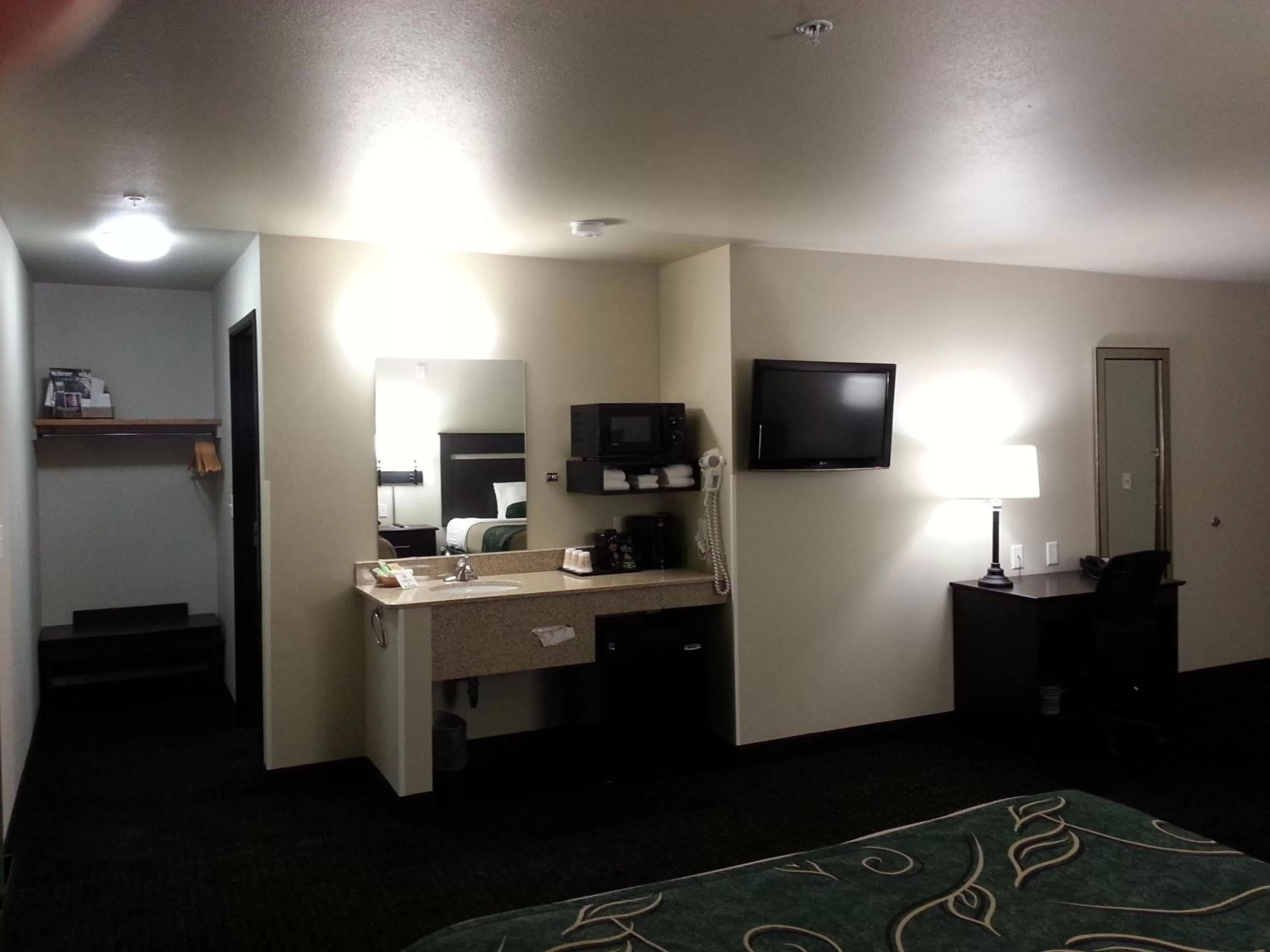 Photo of the whole room in Travelodge by Wyndham McAlester
