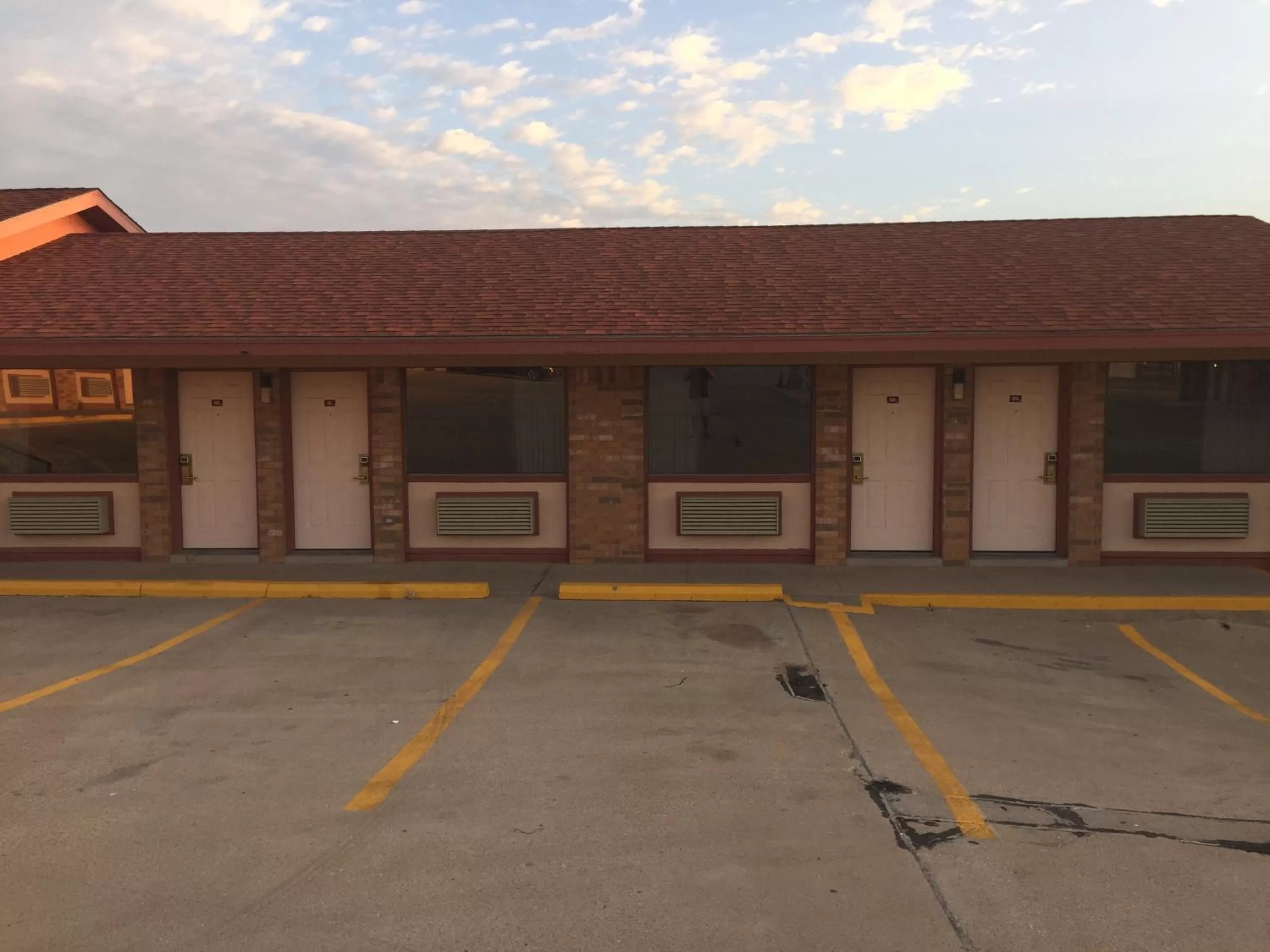 Property building in Seminole Inn