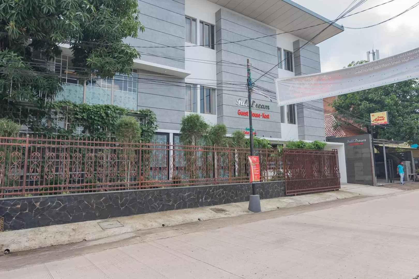 Facade/entrance in RedDoorz Plus @ Cirebon City Center