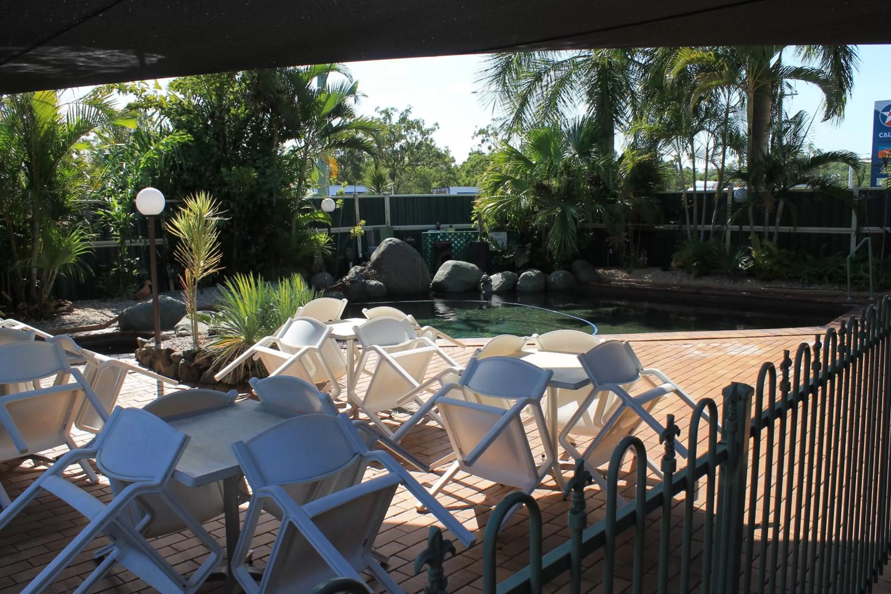 Facade/entrance in Glenmore Palms Motel