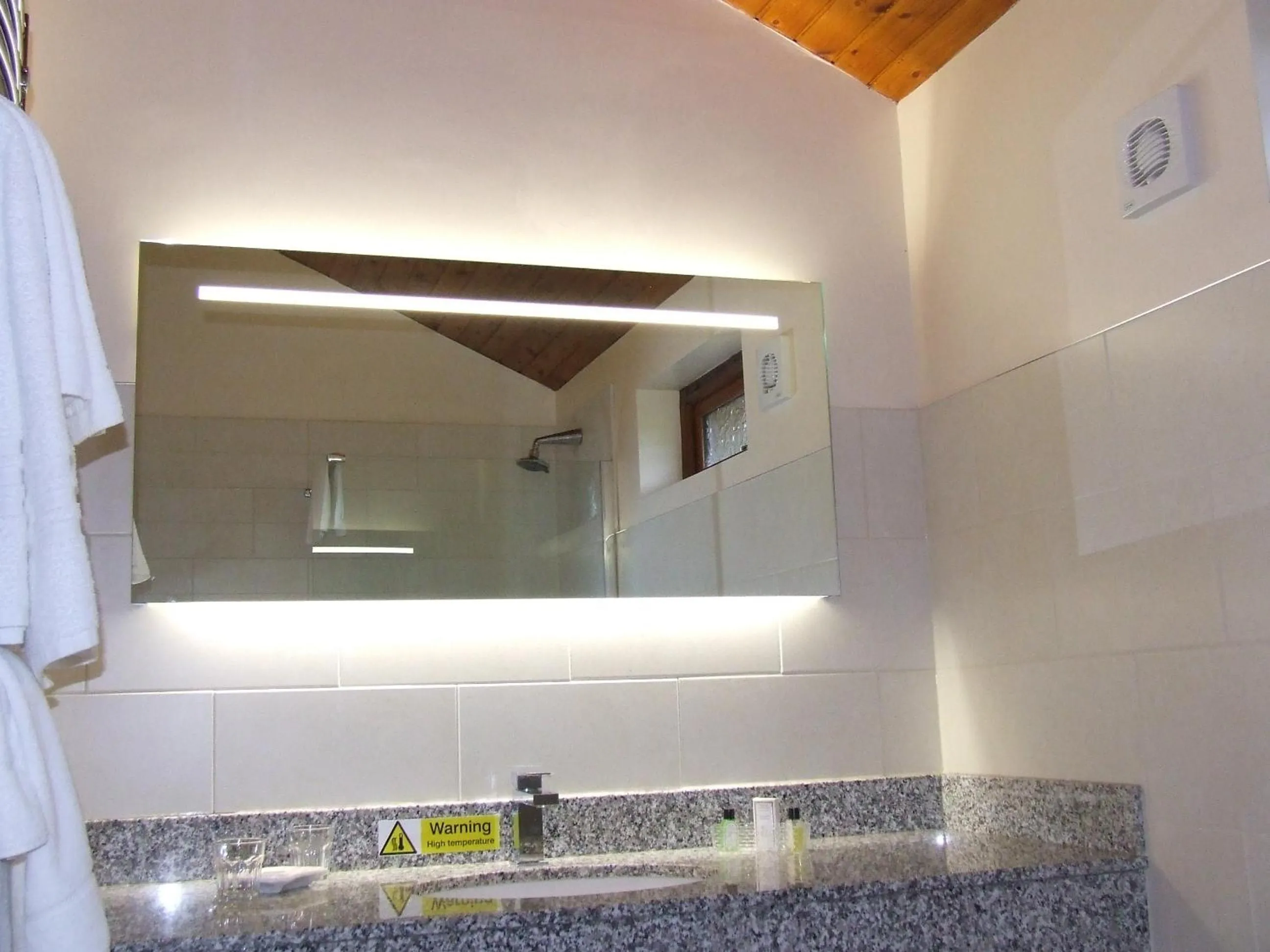 Bathroom in Calderfields Golf & Country Club