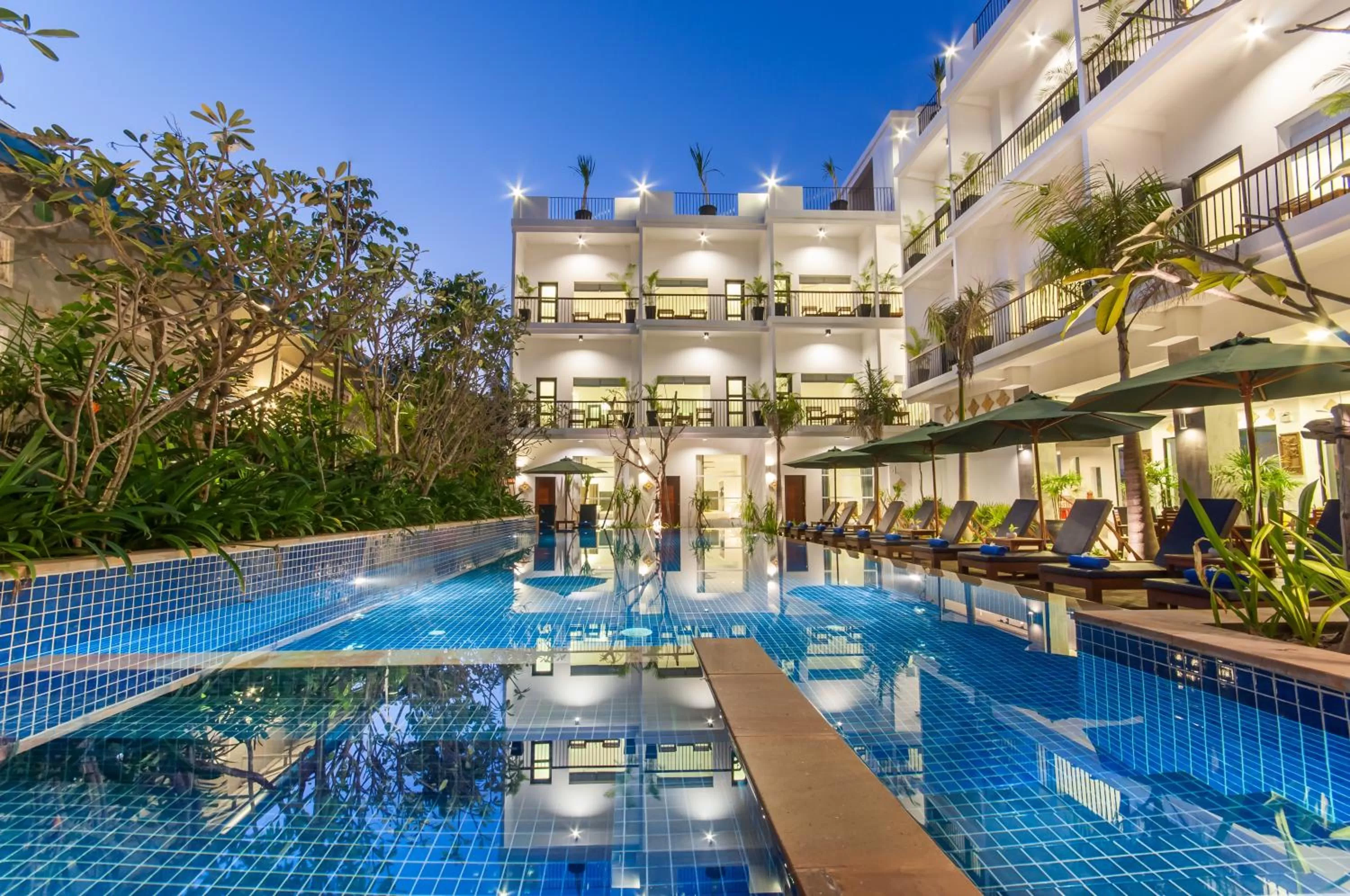 Swimming pool in Landing Gold by Amatak