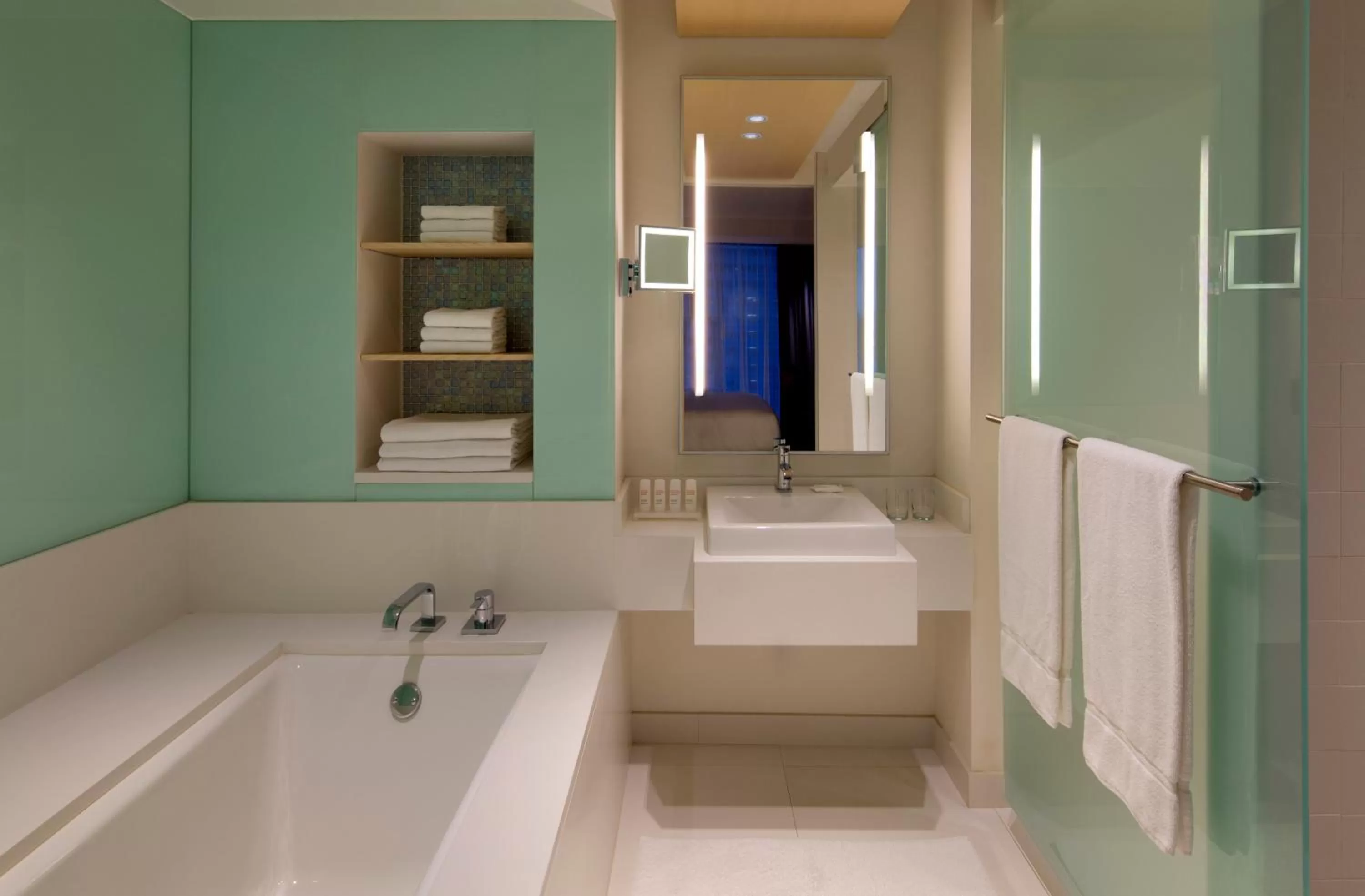 Ambassador King Suite with Park View - Non-Smoking in Radisson Blu Aqua Hotel Chicago